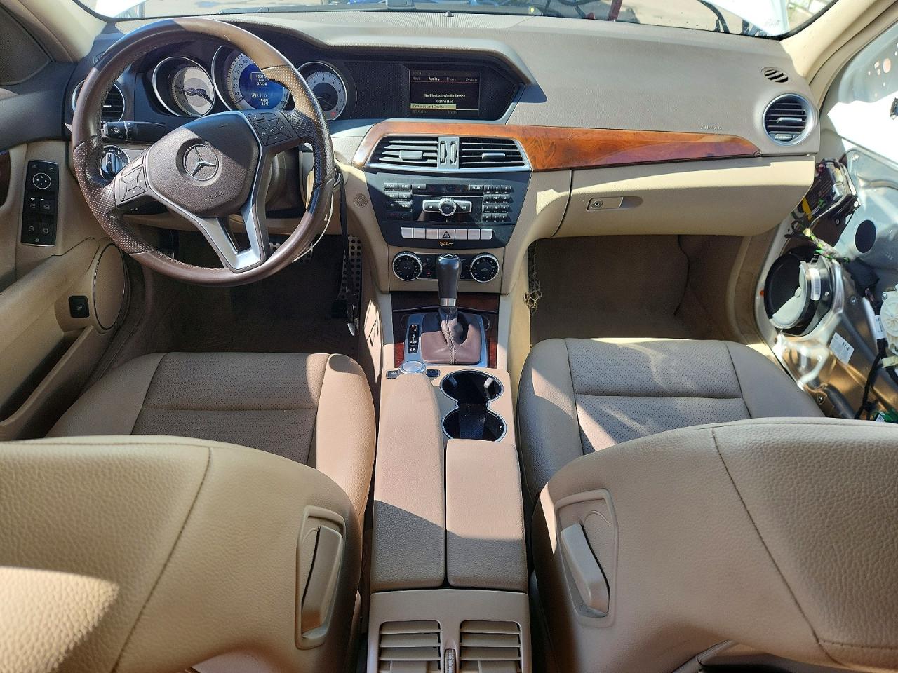 2014 Mercedes-benz C 250 White vin: WDDGF4HB5EA963316