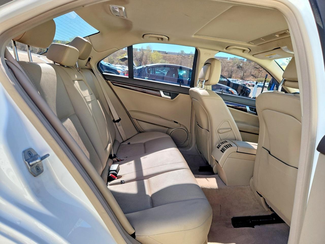 2014 Mercedes-benz C 250 White vin: WDDGF4HB5EA963316