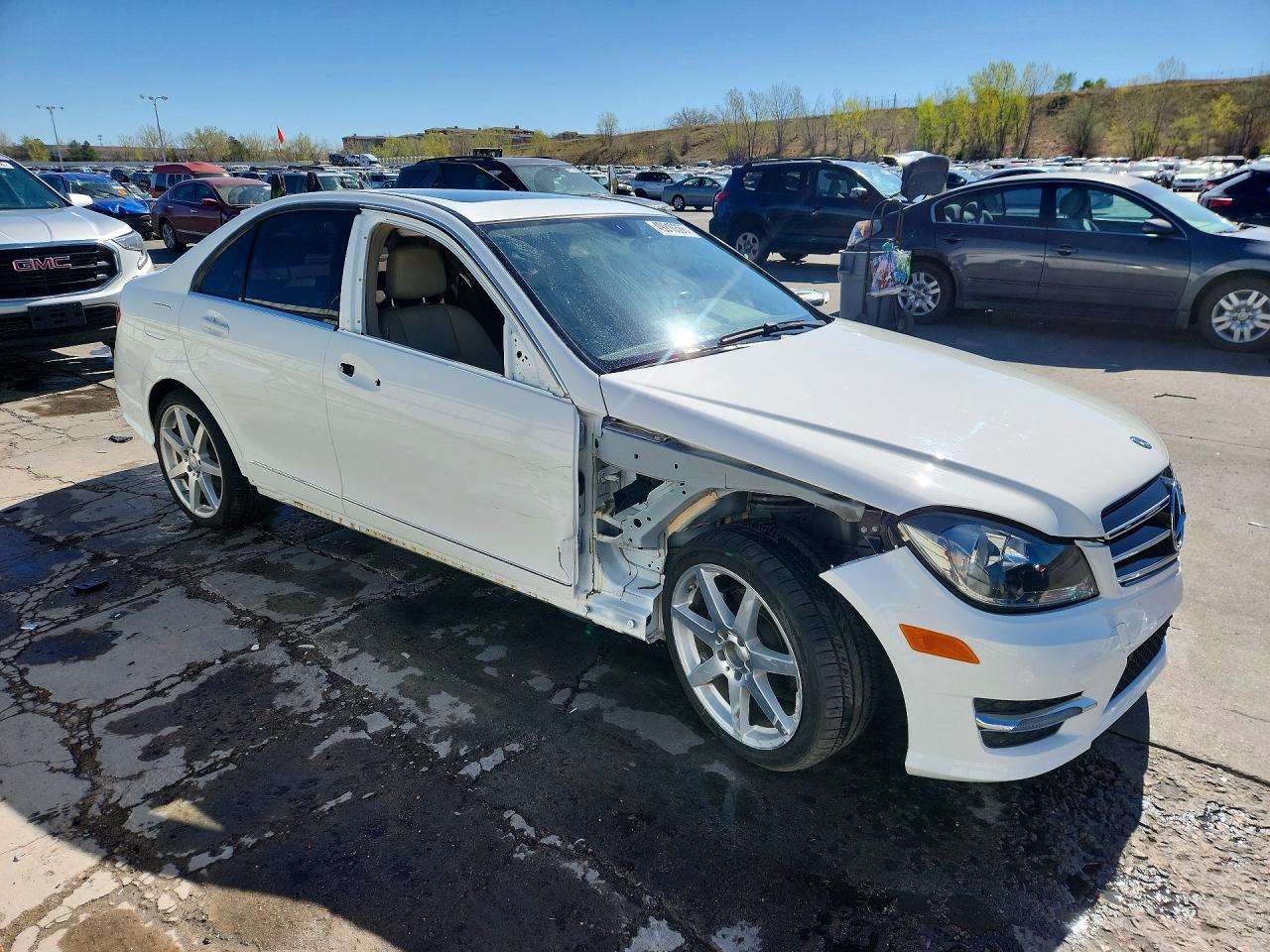2014 Mercedes-benz C 250 White vin: WDDGF4HB5EA963316