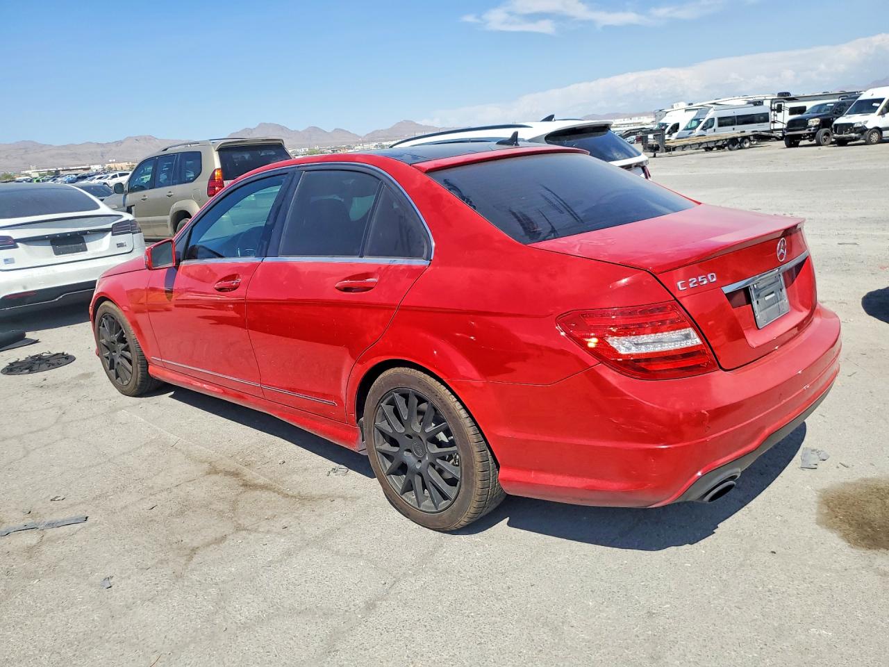 2014 Mercedes-benz C 250 Red vin: WDDGF4HB5EG158087