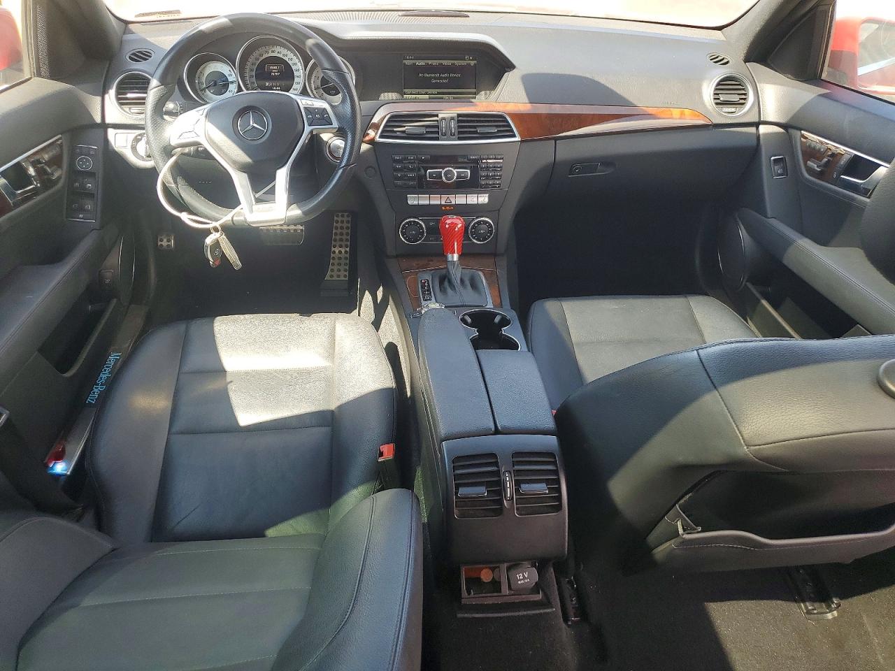2014 Mercedes-benz C 250 Red vin: WDDGF4HB5EG158087