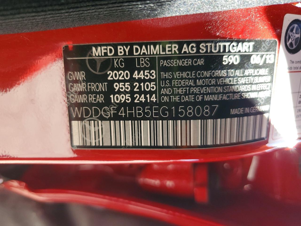 2014 Mercedes-benz C 250 Red vin: WDDGF4HB5EG158087