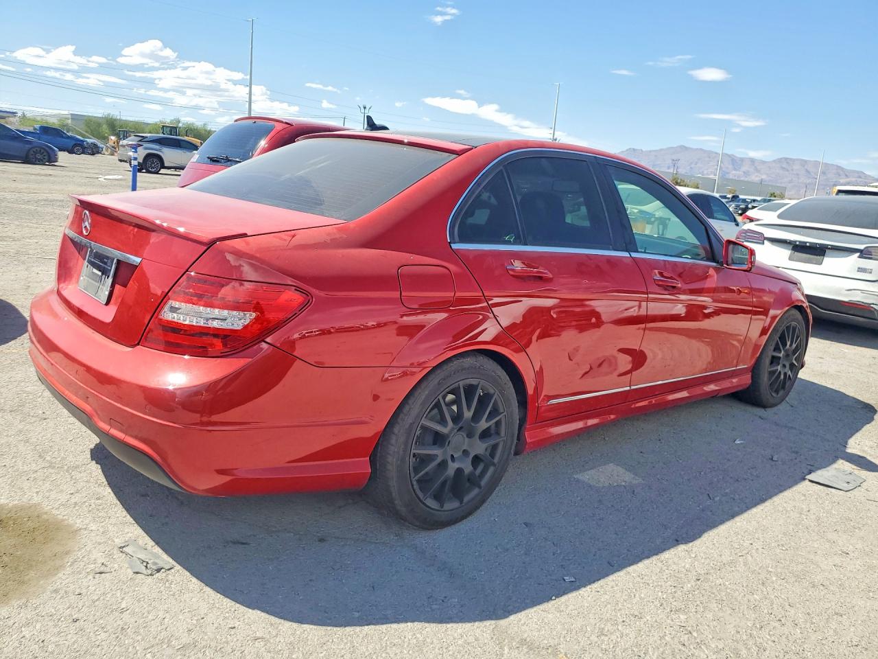 2014 Mercedes-benz C 250 Red vin: WDDGF4HB5EG158087