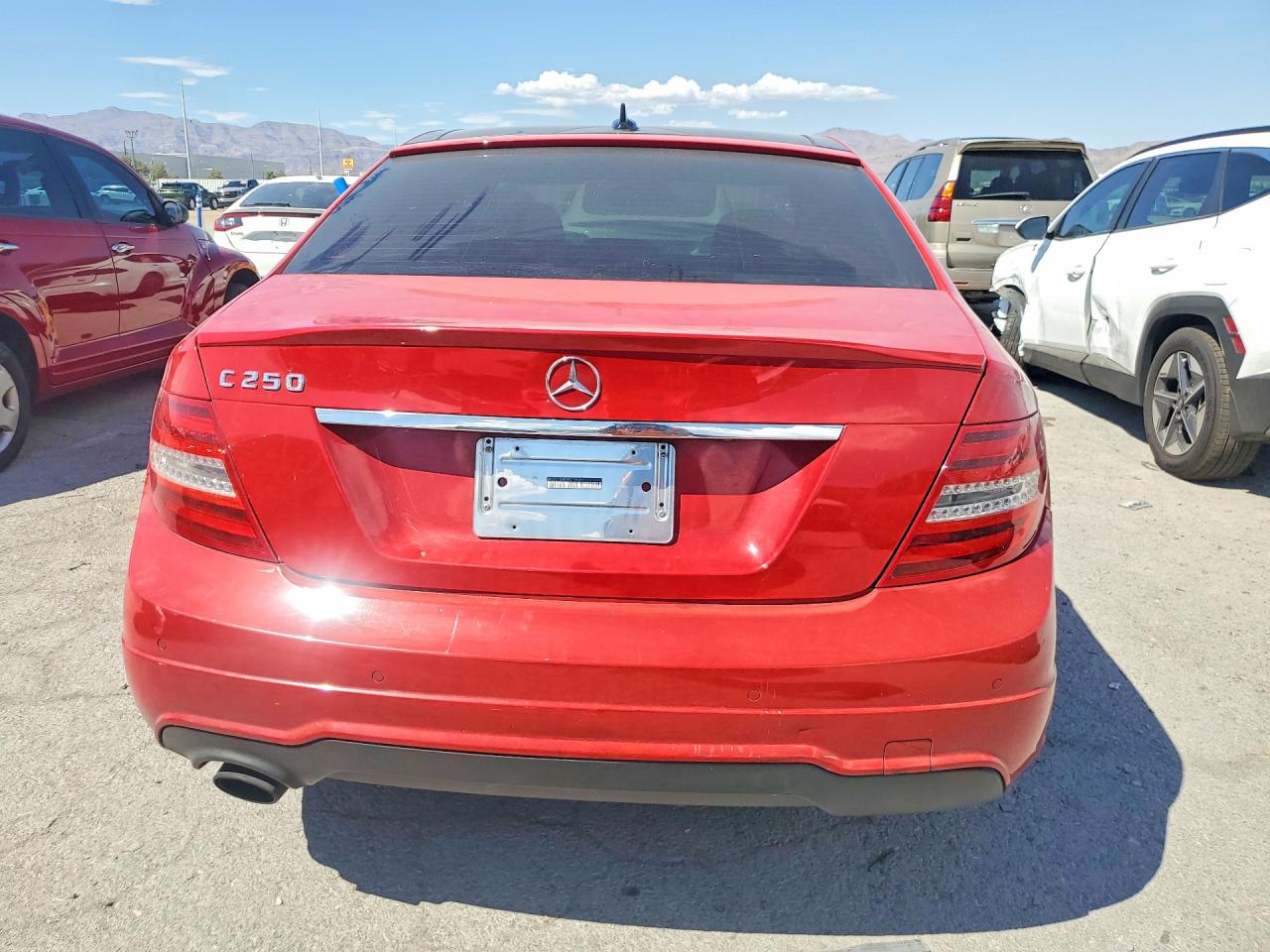 2014 Mercedes-benz C 250 Red vin: WDDGF4HB5EG158087