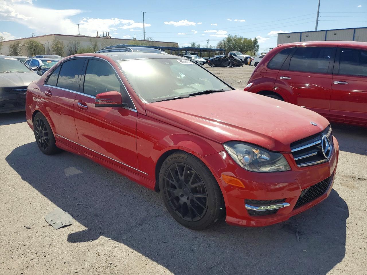 2014 Mercedes-benz C 250 Red vin: WDDGF4HB5EG158087