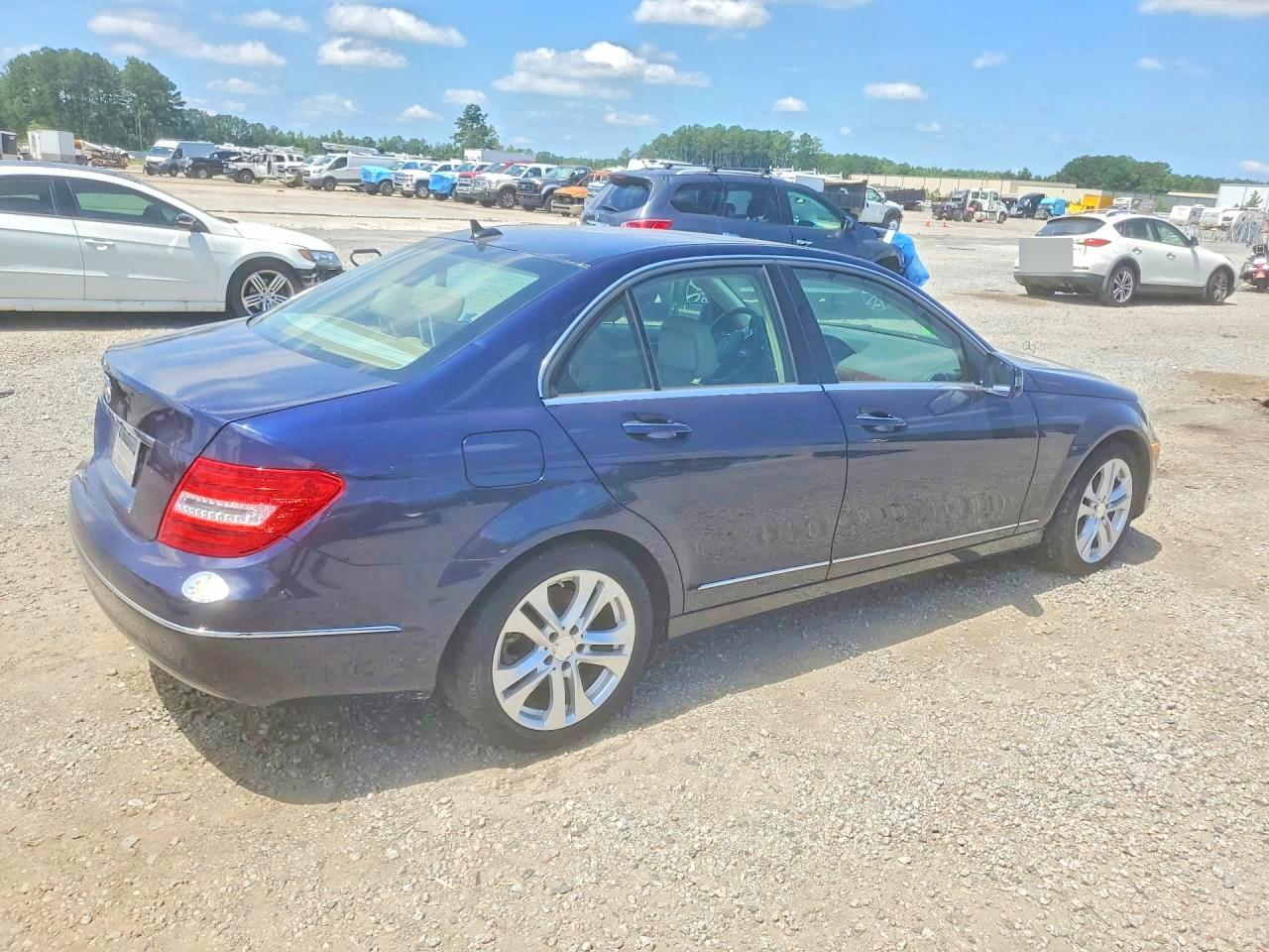 2014 Mercedes-benz C 250 Blue vin: WDDGF4HB5EG248596