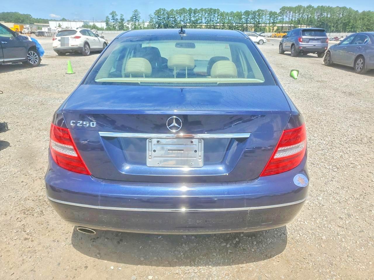 2014 Mercedes-benz C 250 Blue vin: WDDGF4HB5EG248596