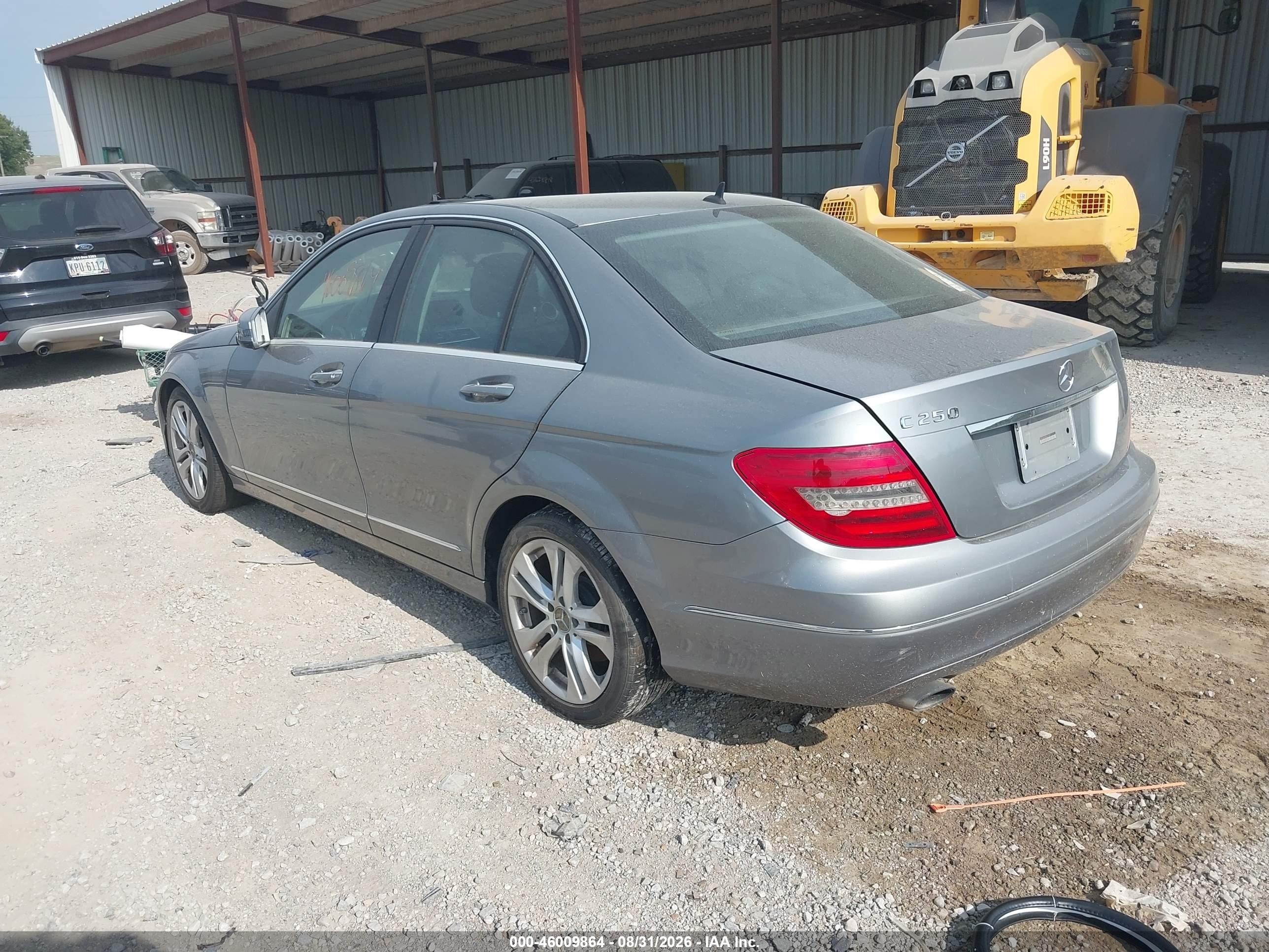 2014 Mercedes-benz C 250 Luxury Серебряный vin: WDDGF4HB5EG251479