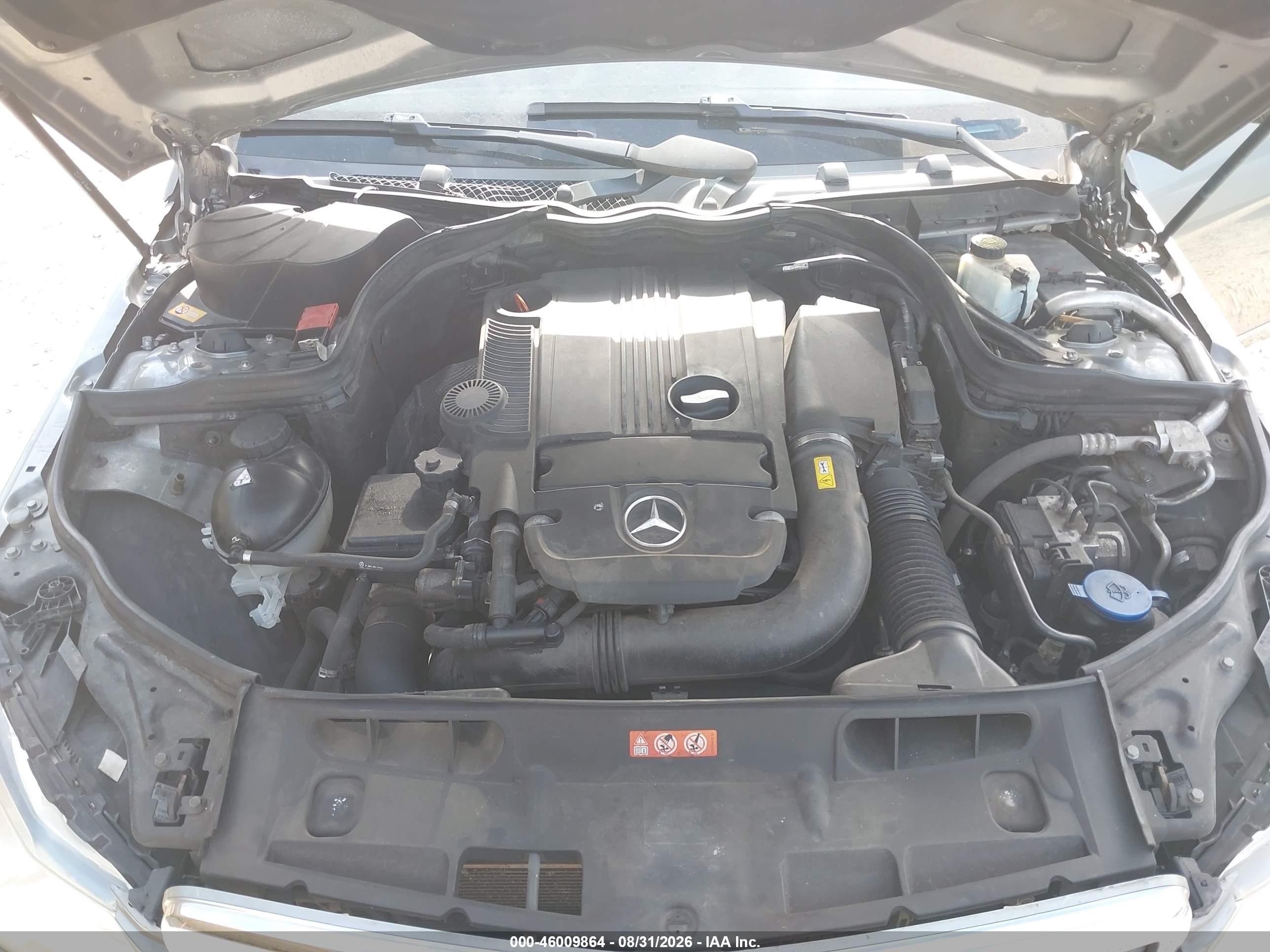 2014 Mercedes-benz C 250 Luxury Серебряный vin: WDDGF4HB5EG251479