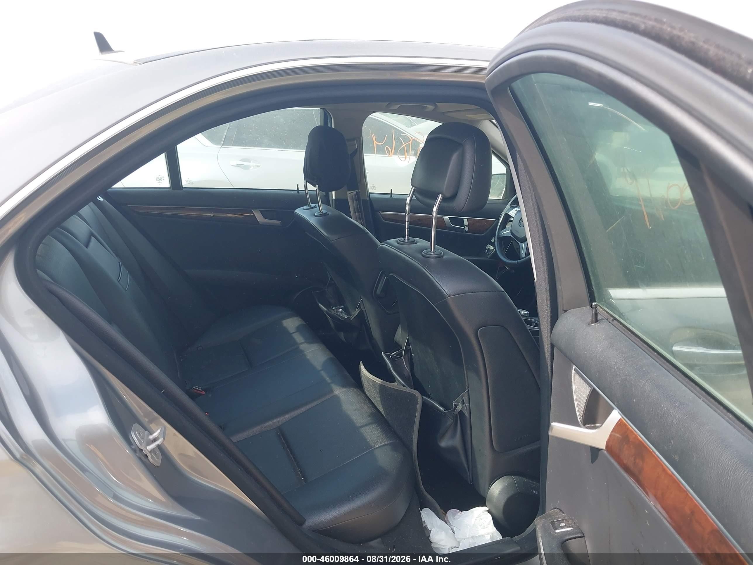 2014 Mercedes-benz C 250 Luxury Серебряный vin: WDDGF4HB5EG251479