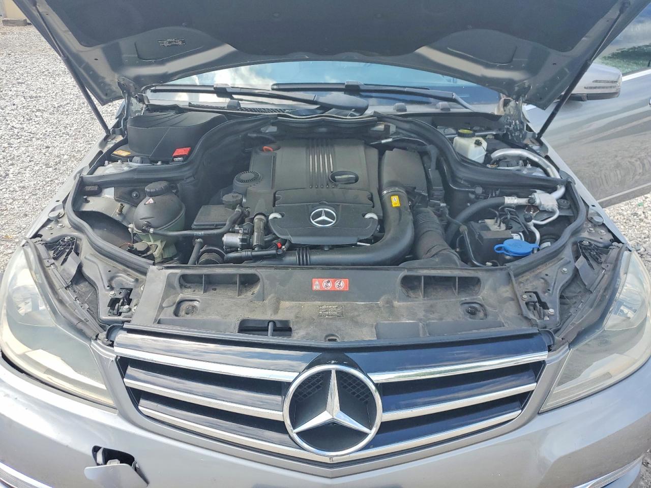 2014 Mercedes-benz C 250 Silver vin: WDDGF4HB5ER303472