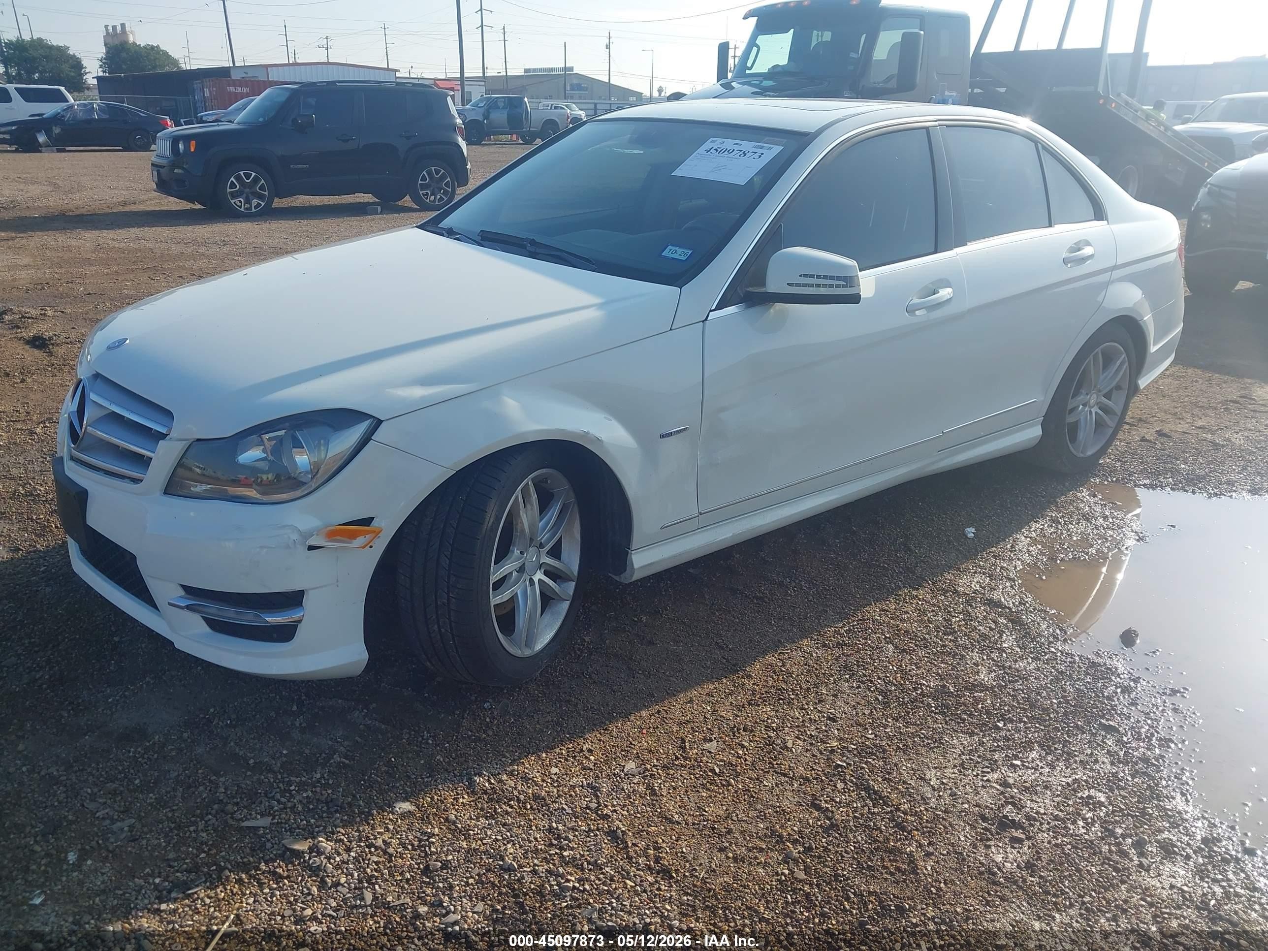 2012 Mercedes-benz C 250 Luxury/sport White vin: WDDGF4HB6CA609284