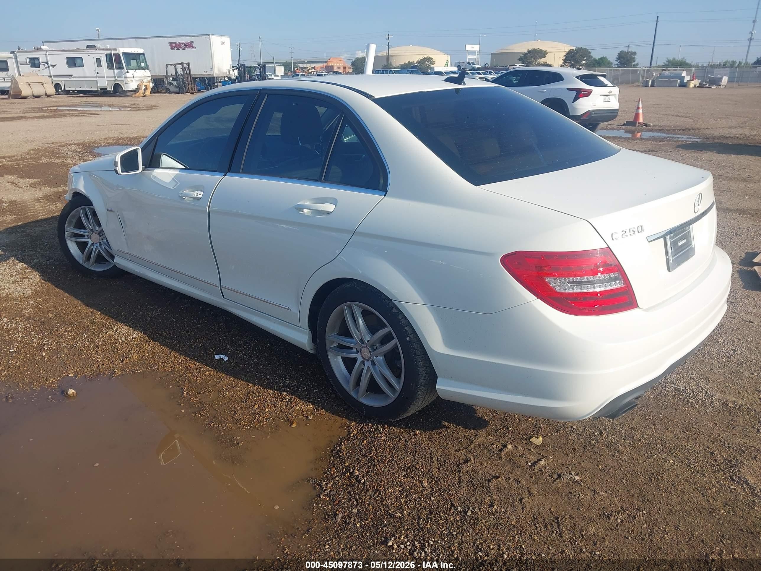 2012 Mercedes-benz C 250 Luxury/sport White vin: WDDGF4HB6CA609284