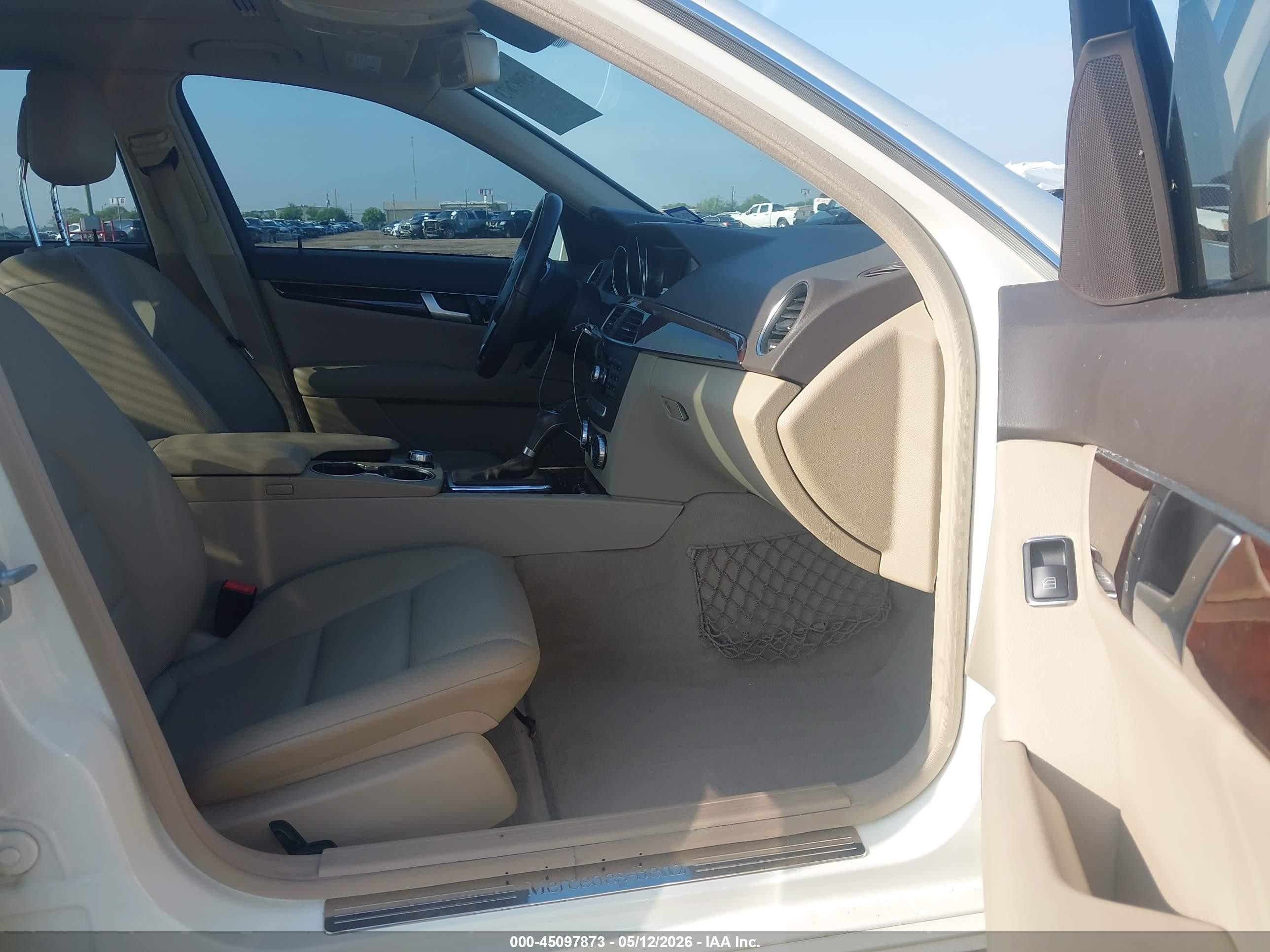 2012 Mercedes-benz C 250 Luxury/sport White vin: WDDGF4HB6CA609284