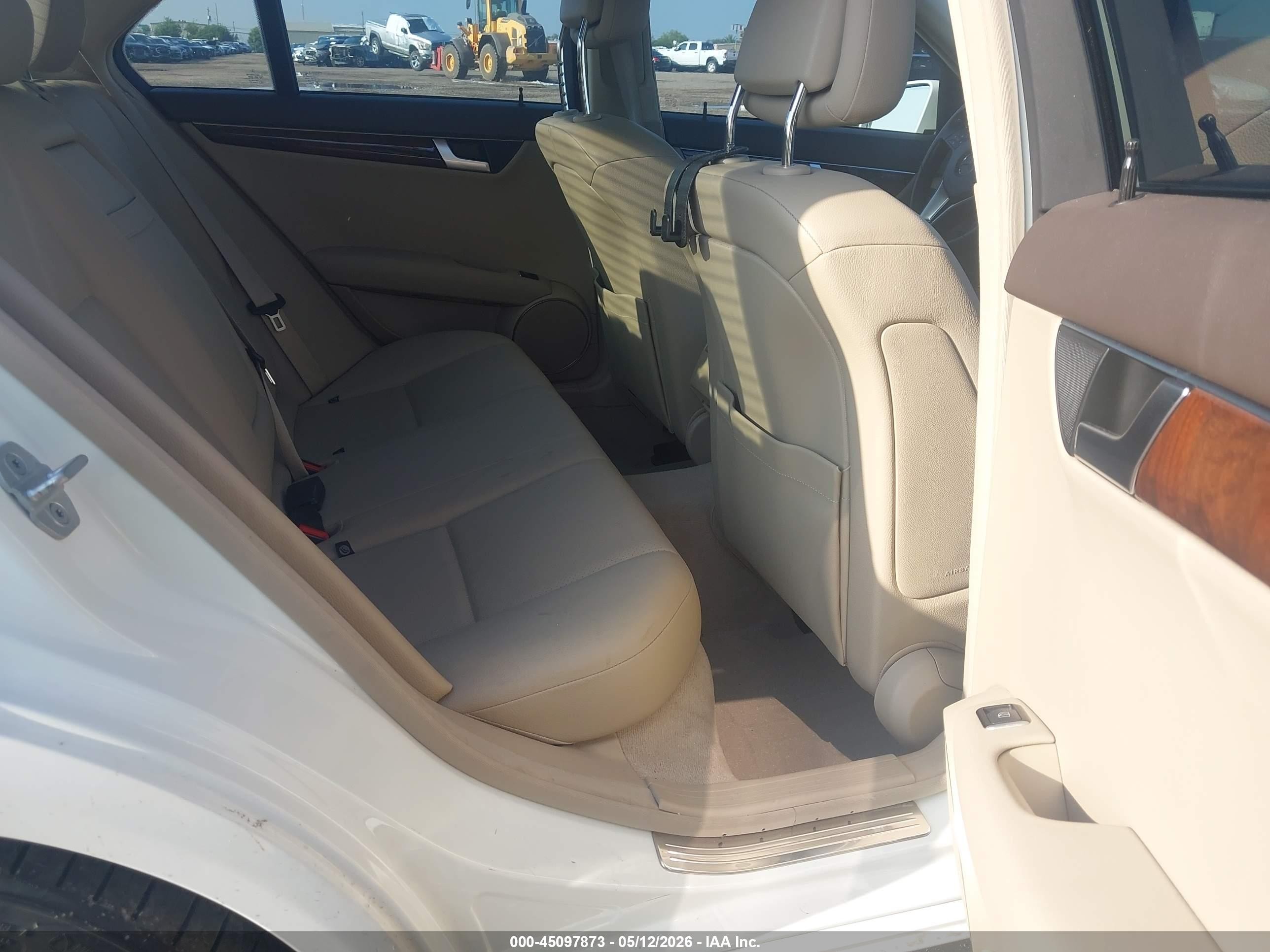 2012 Mercedes-benz C 250 Luxury/sport White vin: WDDGF4HB6CA609284