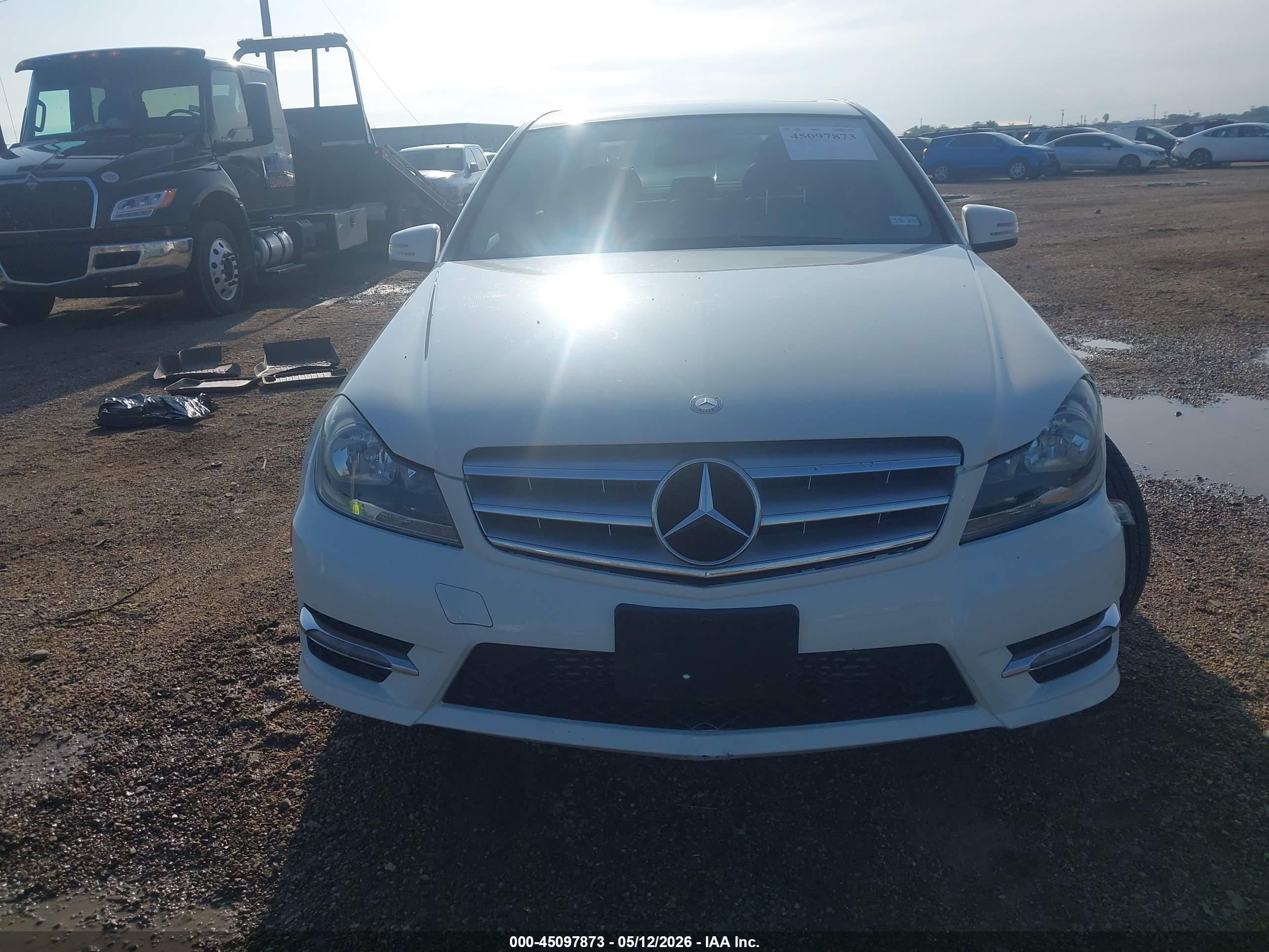 2012 Mercedes-benz C 250 Luxury/sport White vin: WDDGF4HB6CA609284