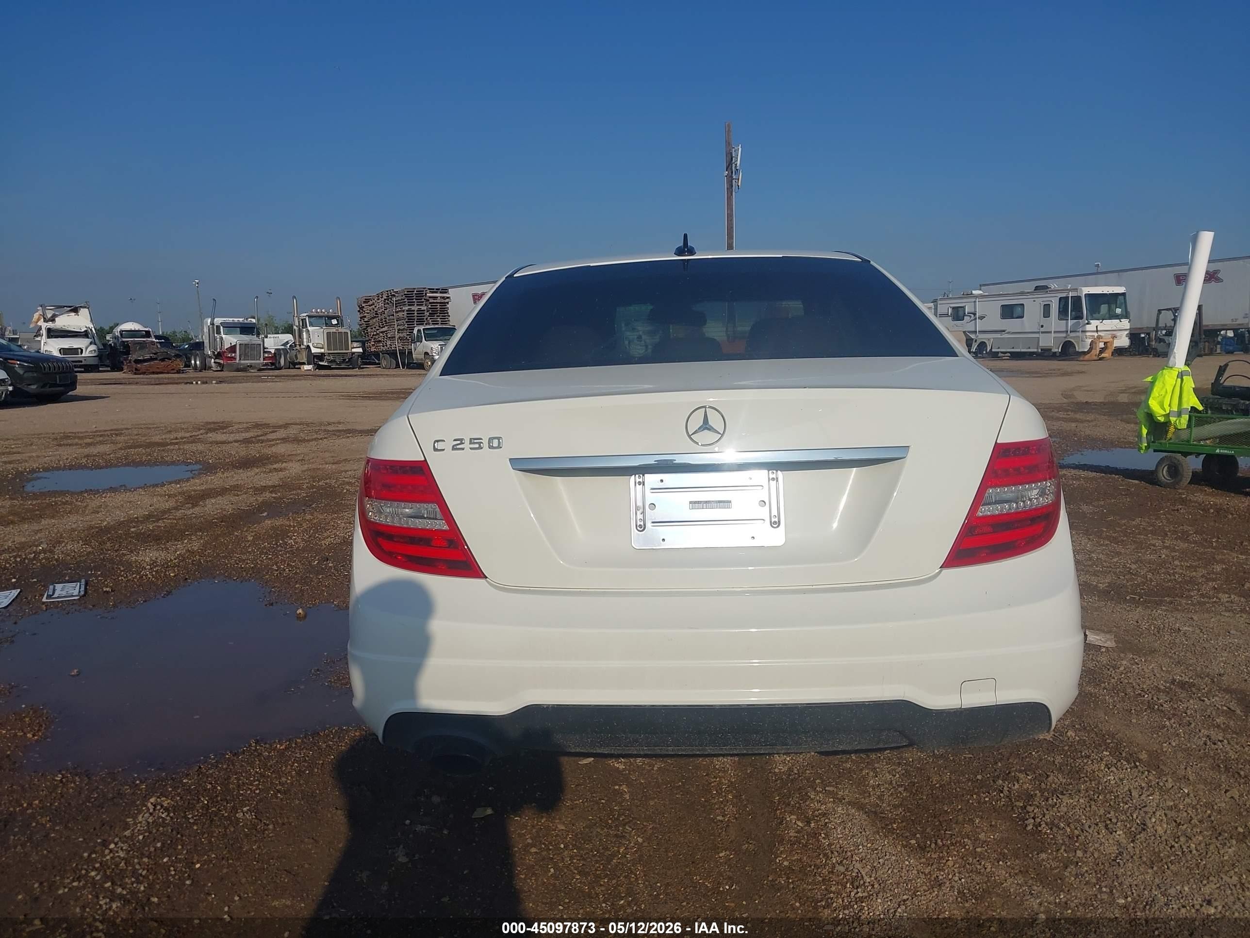 2012 Mercedes-benz C 250 Luxury/sport White vin: WDDGF4HB6CA609284