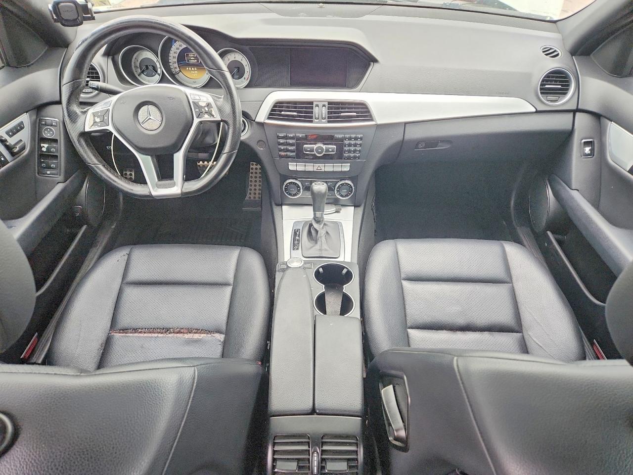 2012 Mercedes-benz C 250 Белый vin: WDDGF4HB6CA703164