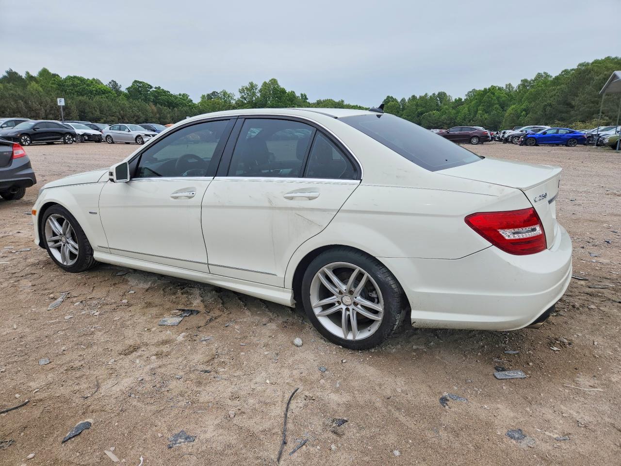 2012 Mercedes-benz C 250 Белый vin: WDDGF4HB6CA703164