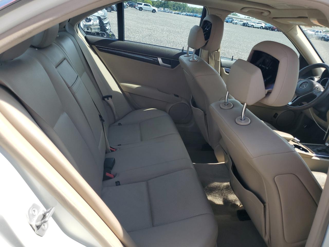 2012 Mercedes-benz C 250 White vin: WDDGF4HB6CA729473