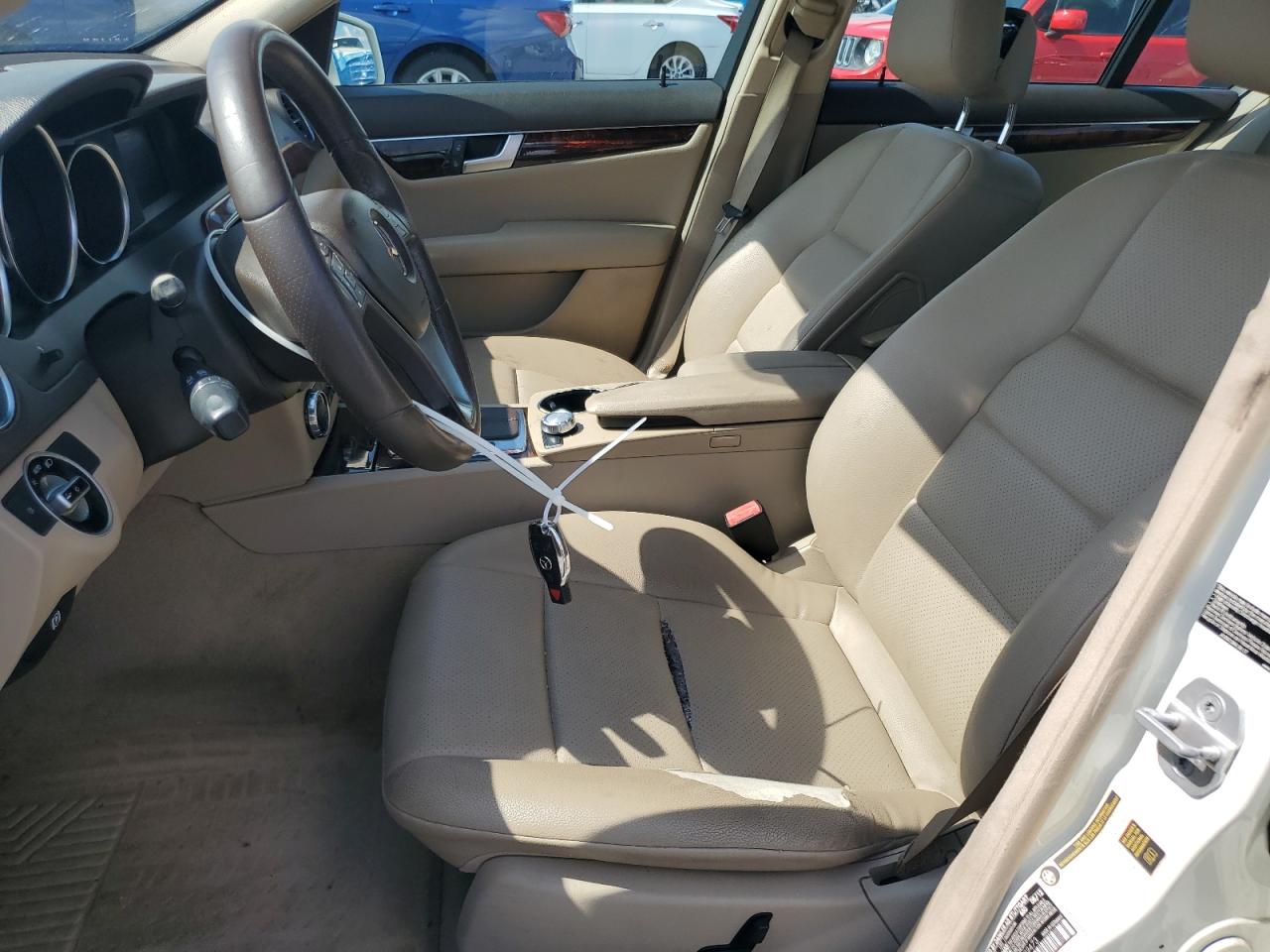 2012 Mercedes-benz C 250 White vin: WDDGF4HB6CA729473