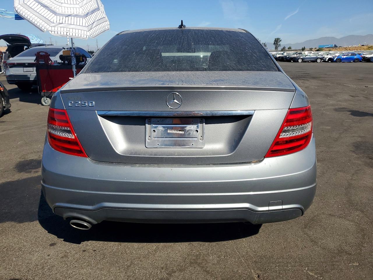 2012 Mercedes-benz C 250 Серый vin: WDDGF4HB6CR201191