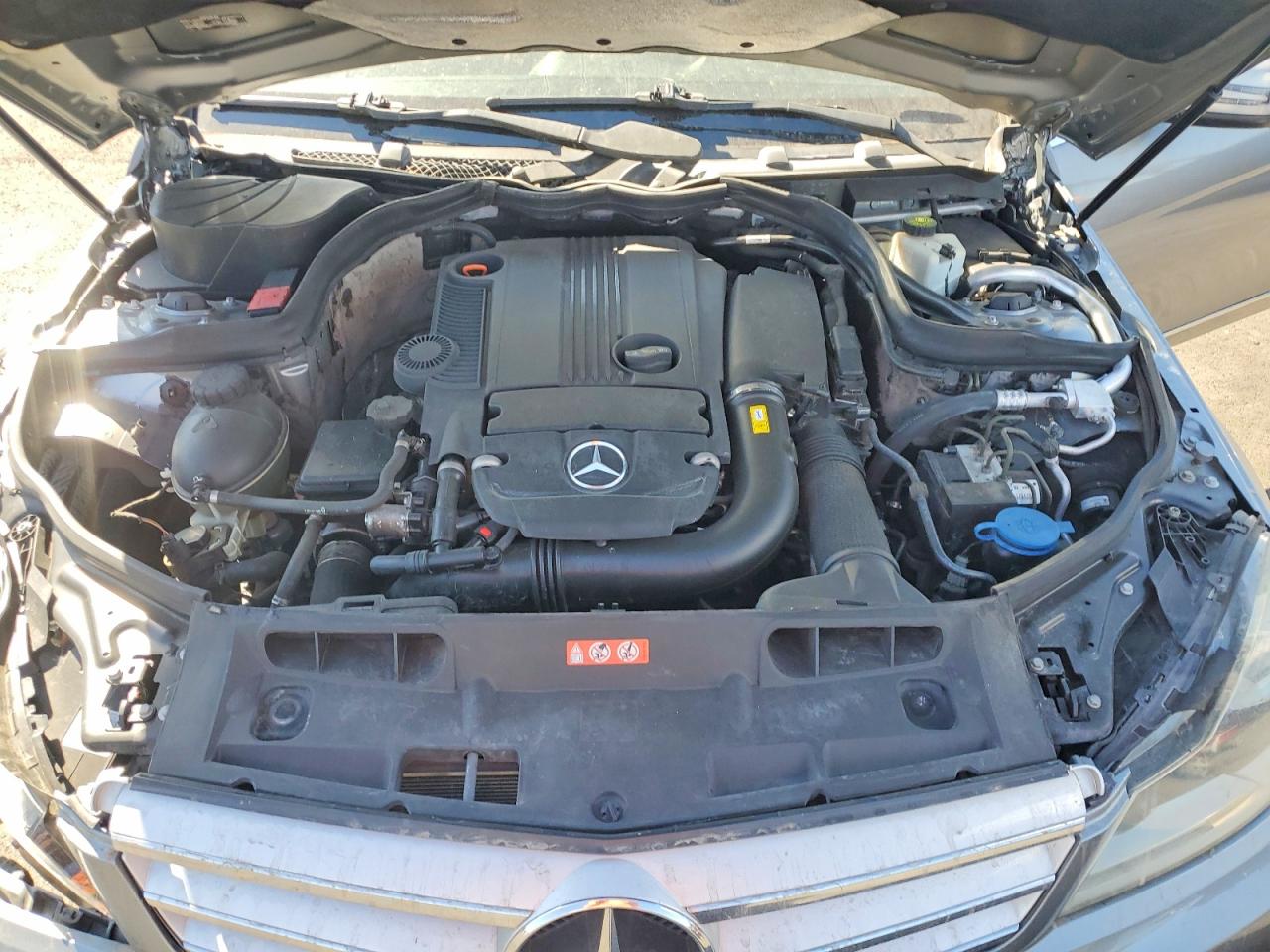 2012 Mercedes-benz C 250 Серый vin: WDDGF4HB6CR201191