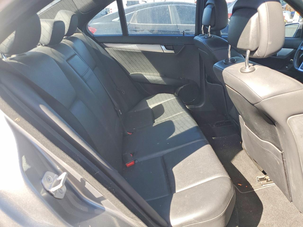 2012 Mercedes-benz C 250 Серый vin: WDDGF4HB6CR201191