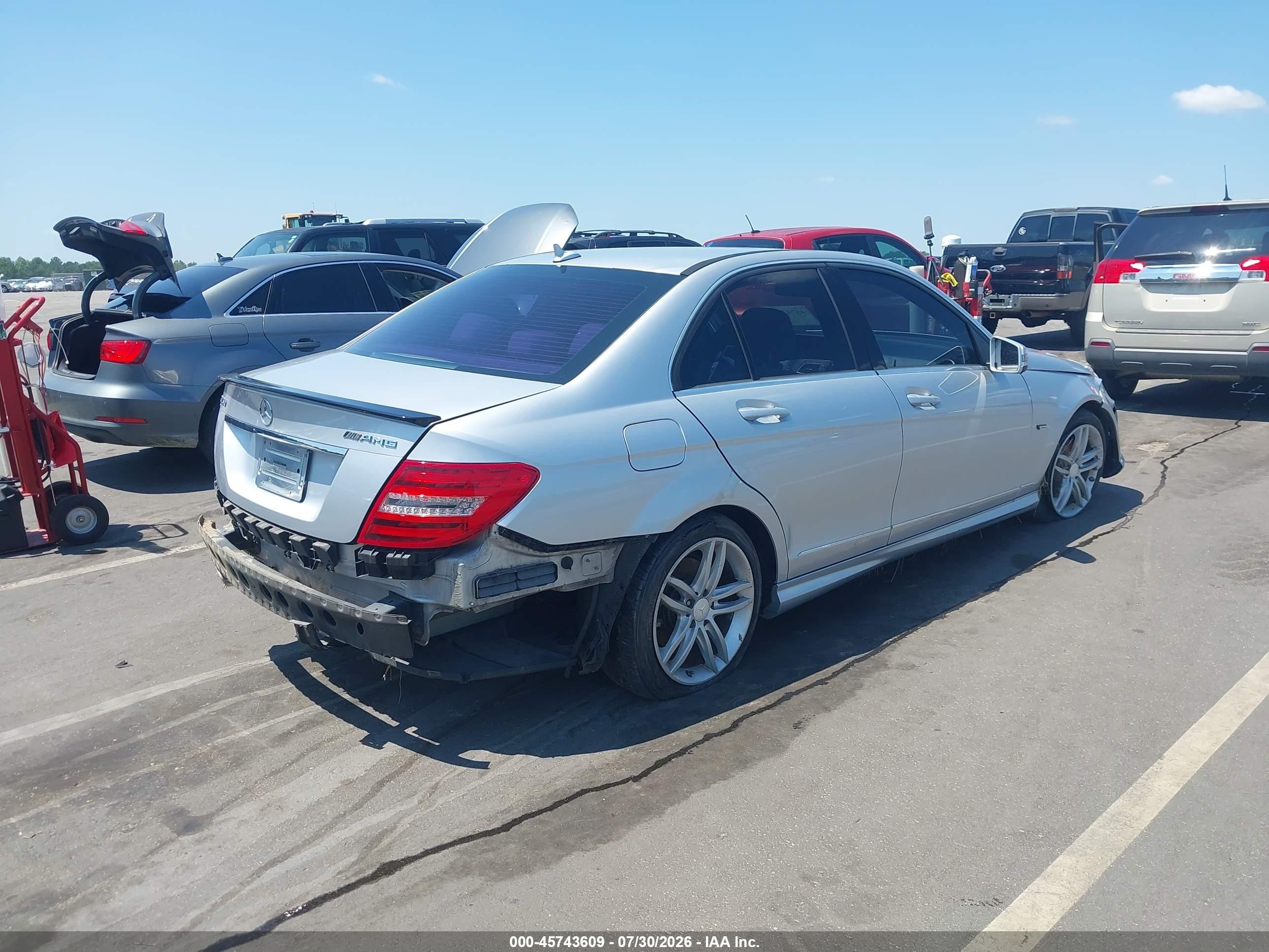 2012 Mercedes-benz C 250 Sport Серебряный vin: WDDGF4HB6CR208884