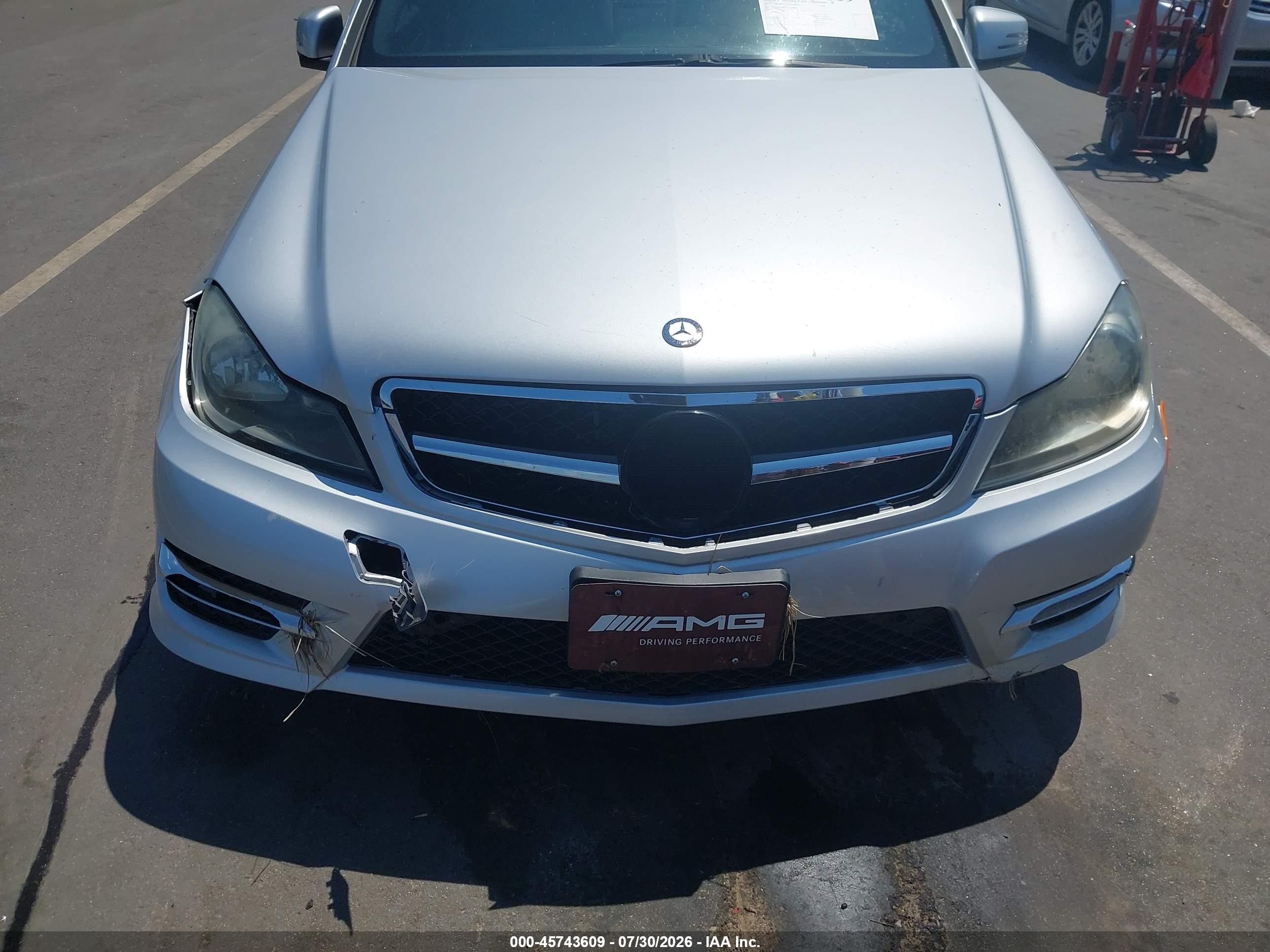2012 Mercedes-benz C 250 Sport Серебряный vin: WDDGF4HB6CR208884
