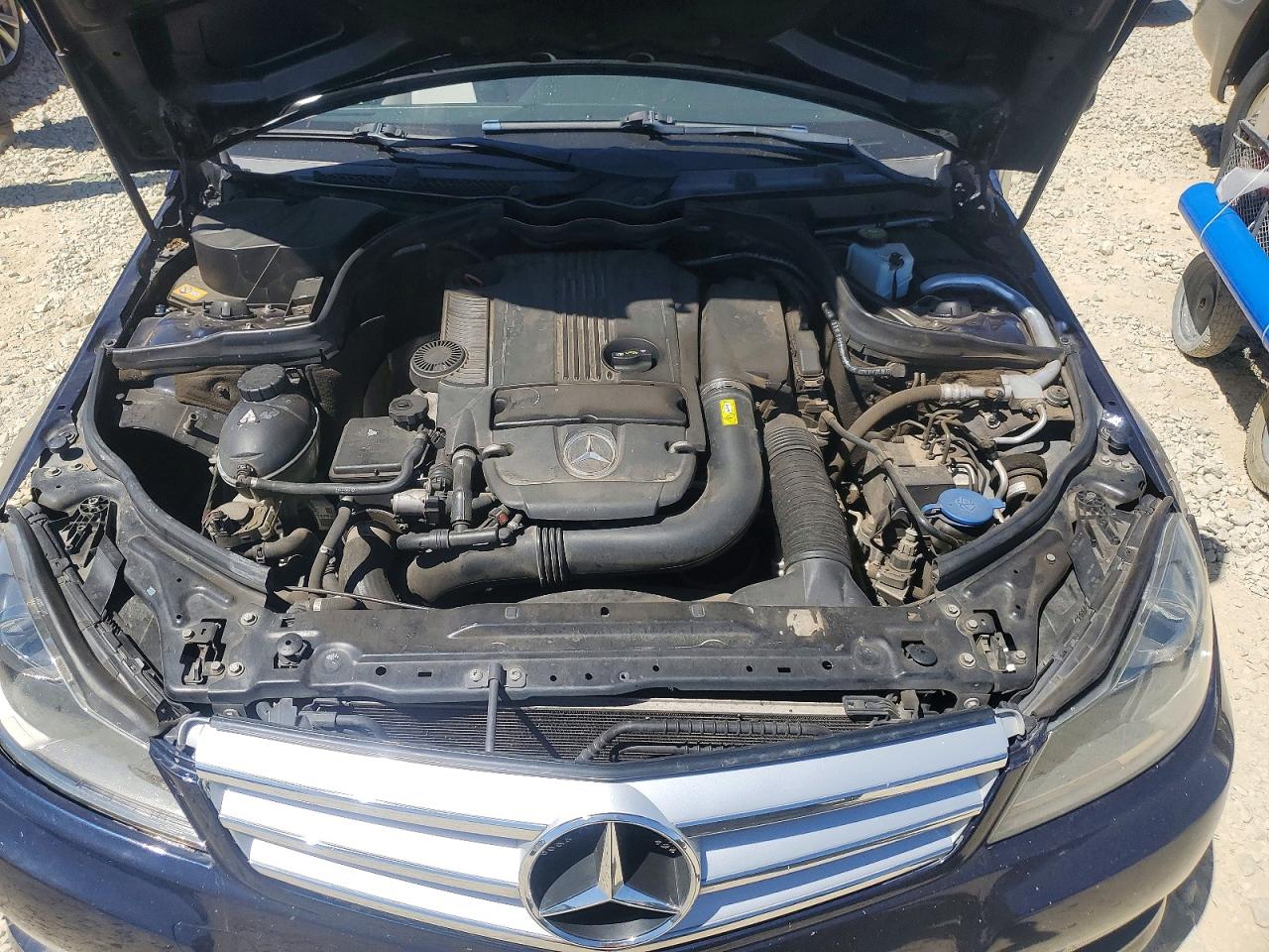 2013 Mercedes-benz C 250 Blue vin: WDDGF4HB6DA773149