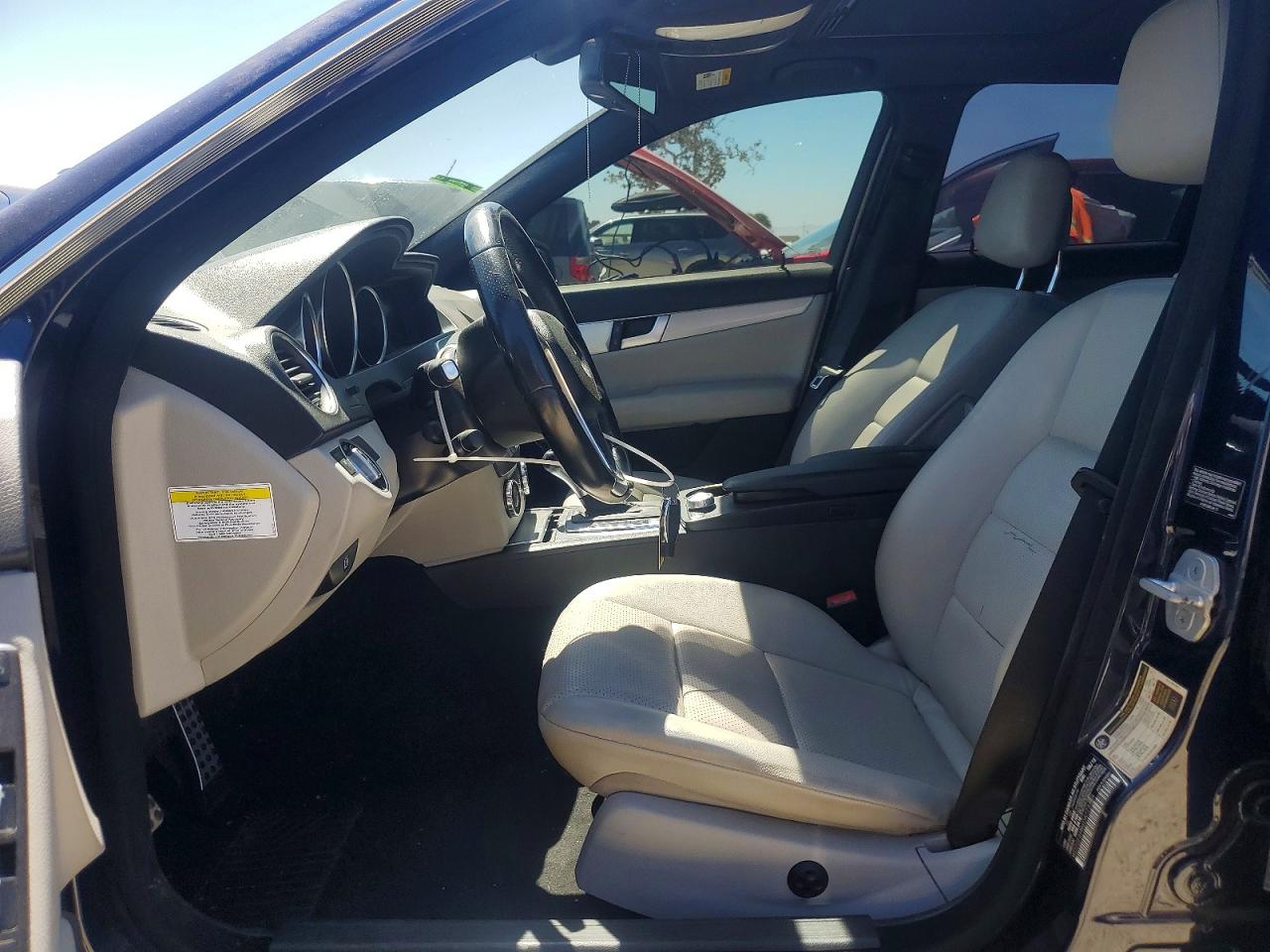 2013 Mercedes-benz C 250 Blue vin: WDDGF4HB6DA773149