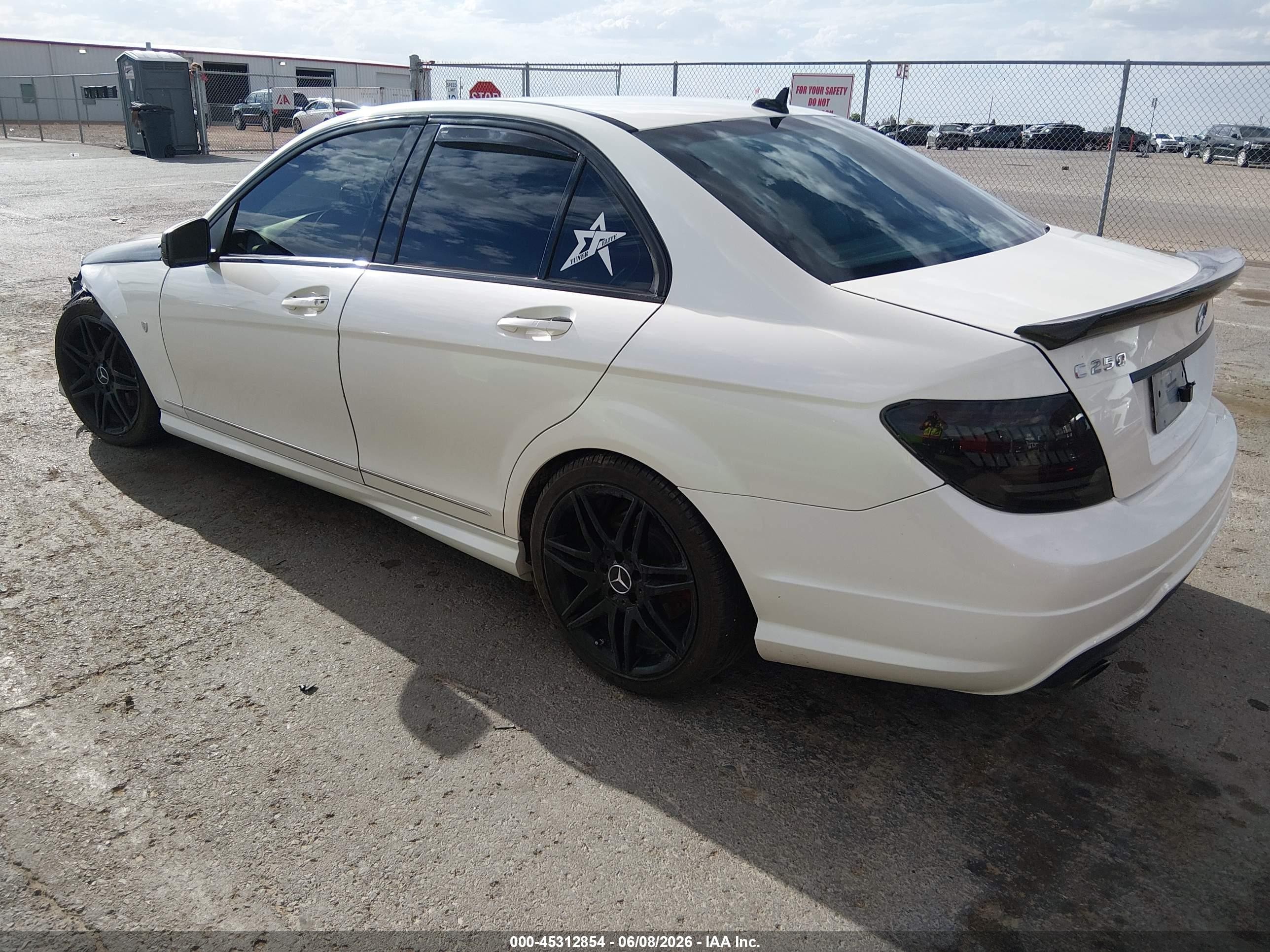 2013 Mercedes-benz C 250 Sport White vin: WDDGF4HB6DA778979