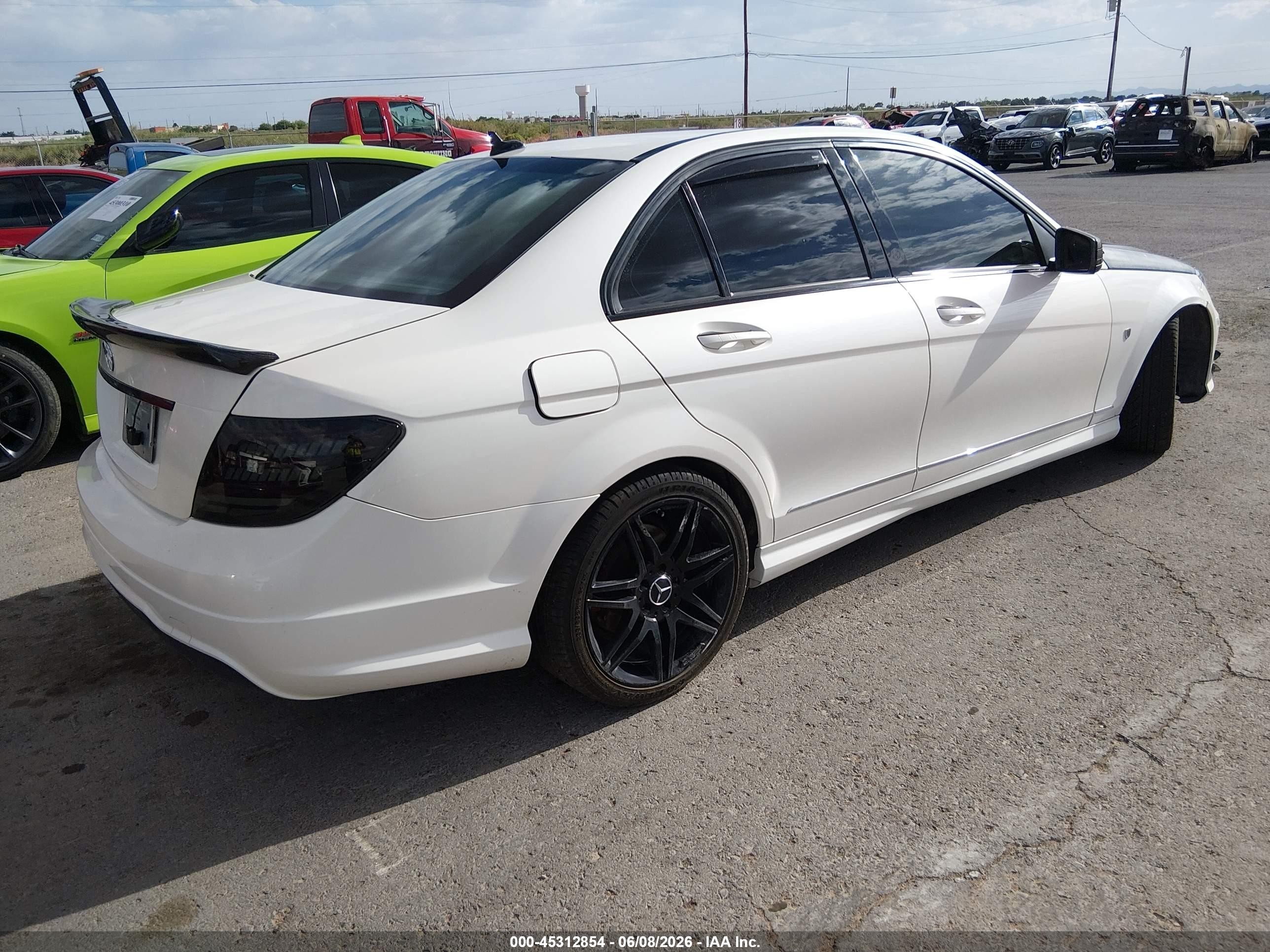 2013 Mercedes-benz C 250 Sport White vin: WDDGF4HB6DA778979