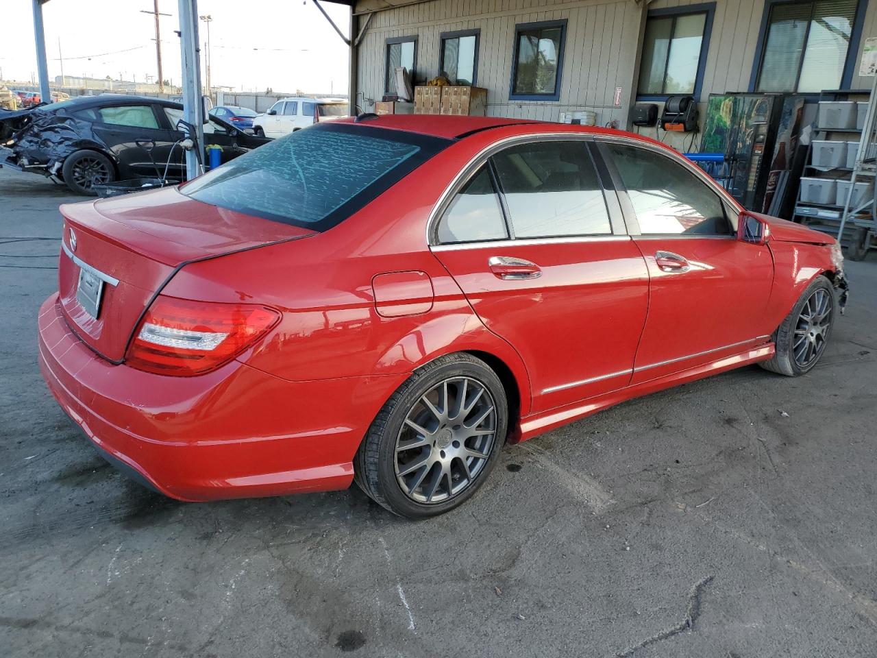 2013 Mercedes-benz C 250 Красный vin: WDDGF4HB6DA779405