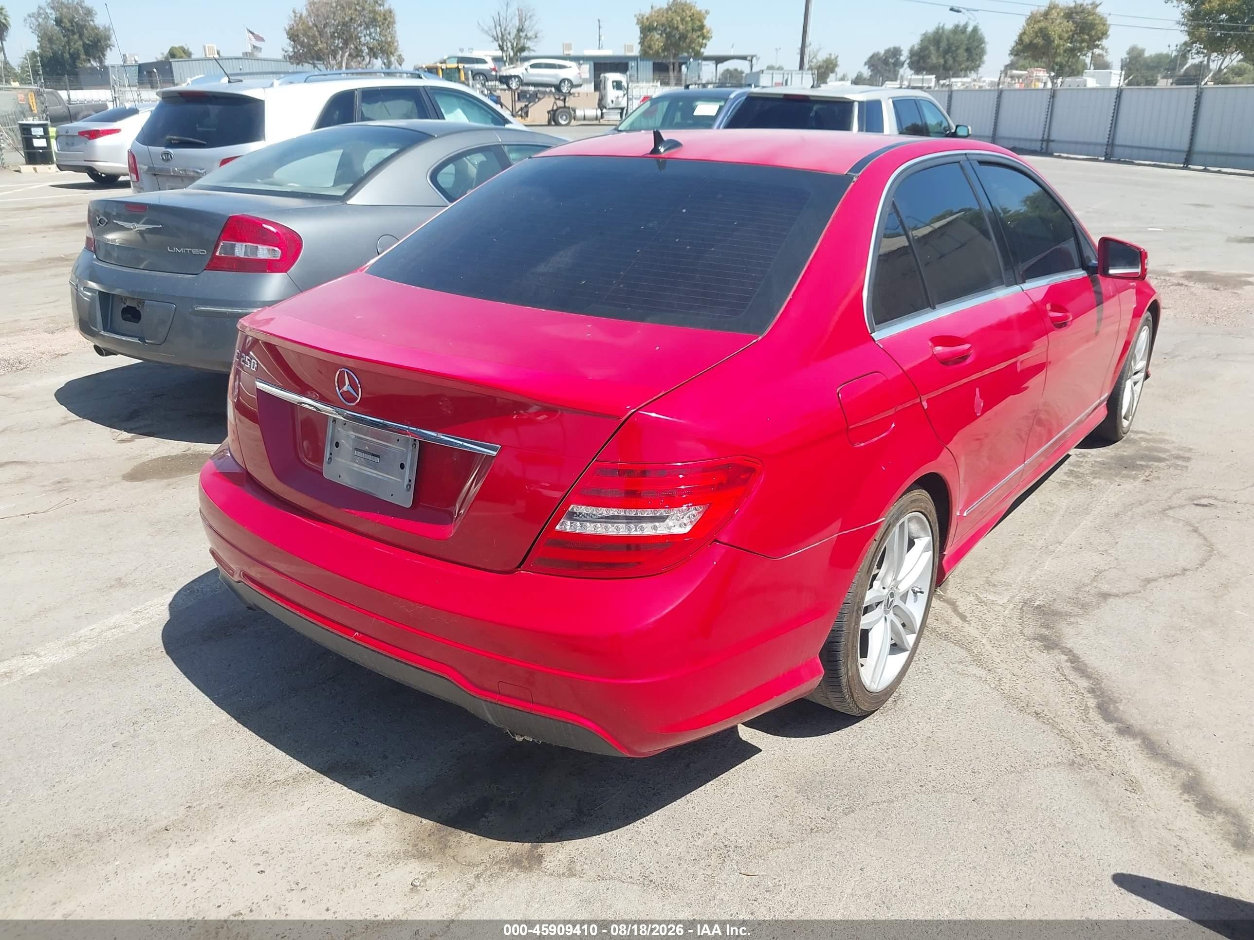 2013 Mercedes-benz C 250 Sport Красный vin: WDDGF4HB6DA780635