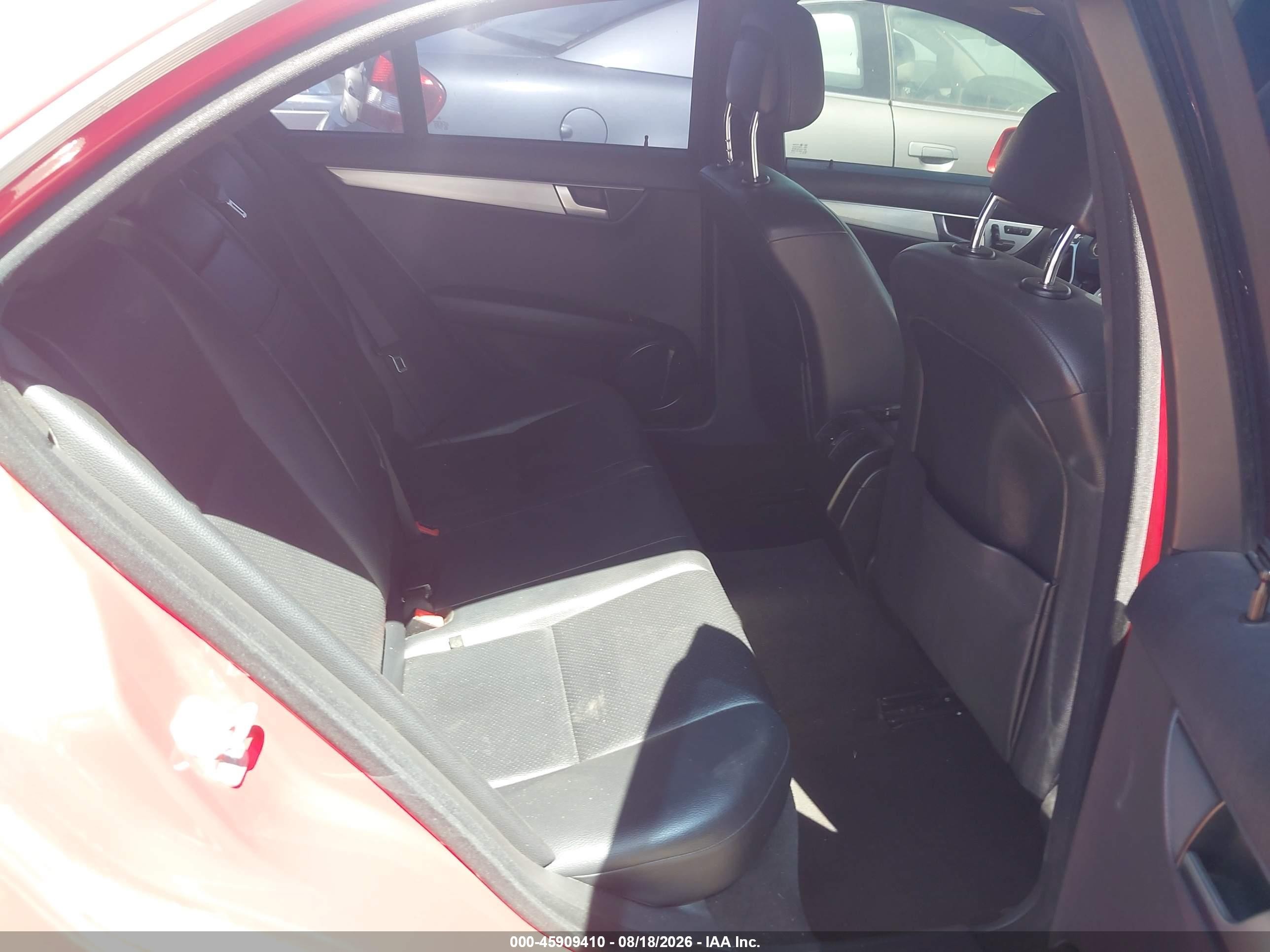 2013 Mercedes-benz C 250 Sport Красный vin: WDDGF4HB6DA780635