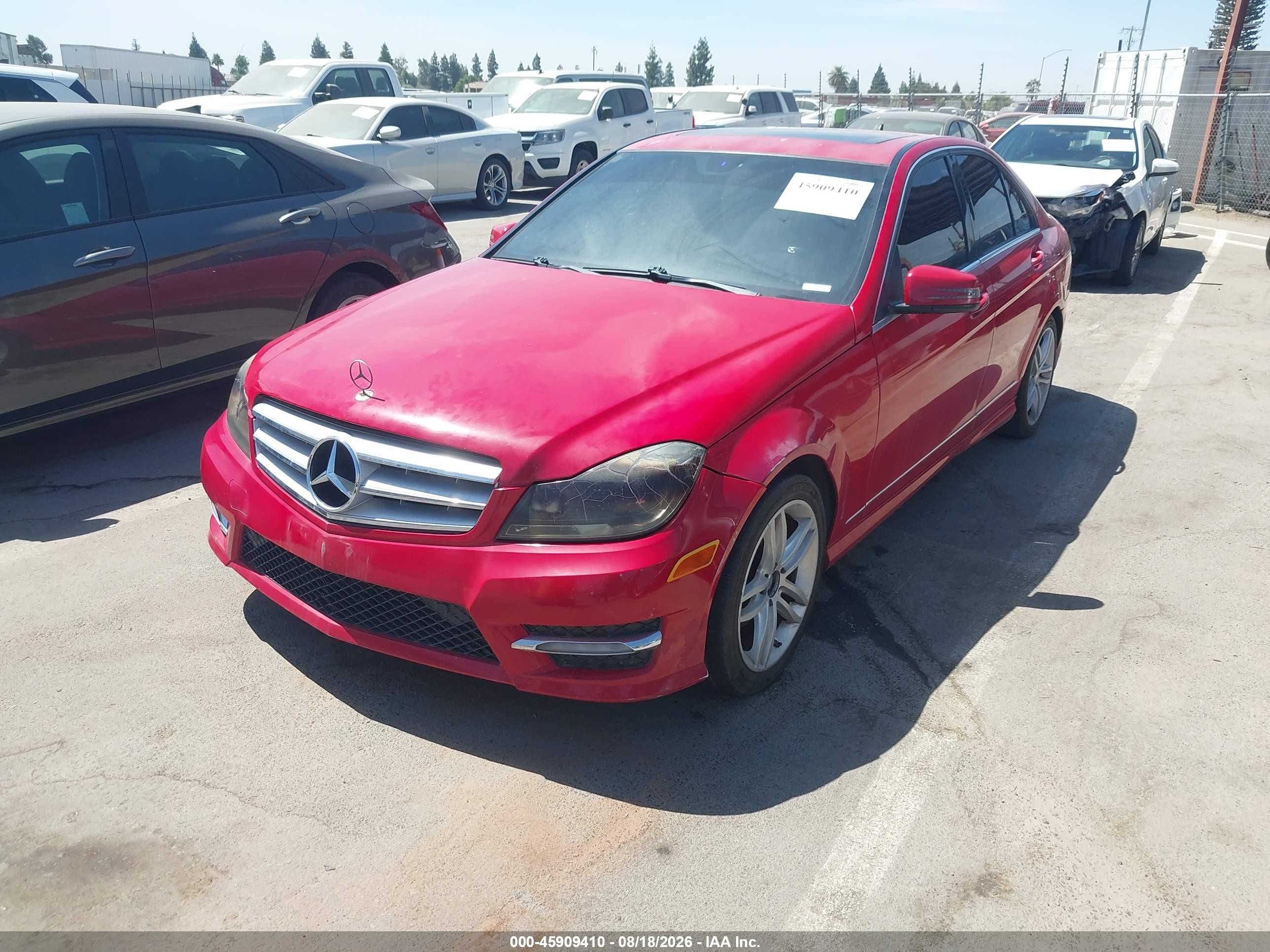 2013 Mercedes-benz C 250 Sport Красный vin: WDDGF4HB6DA780635