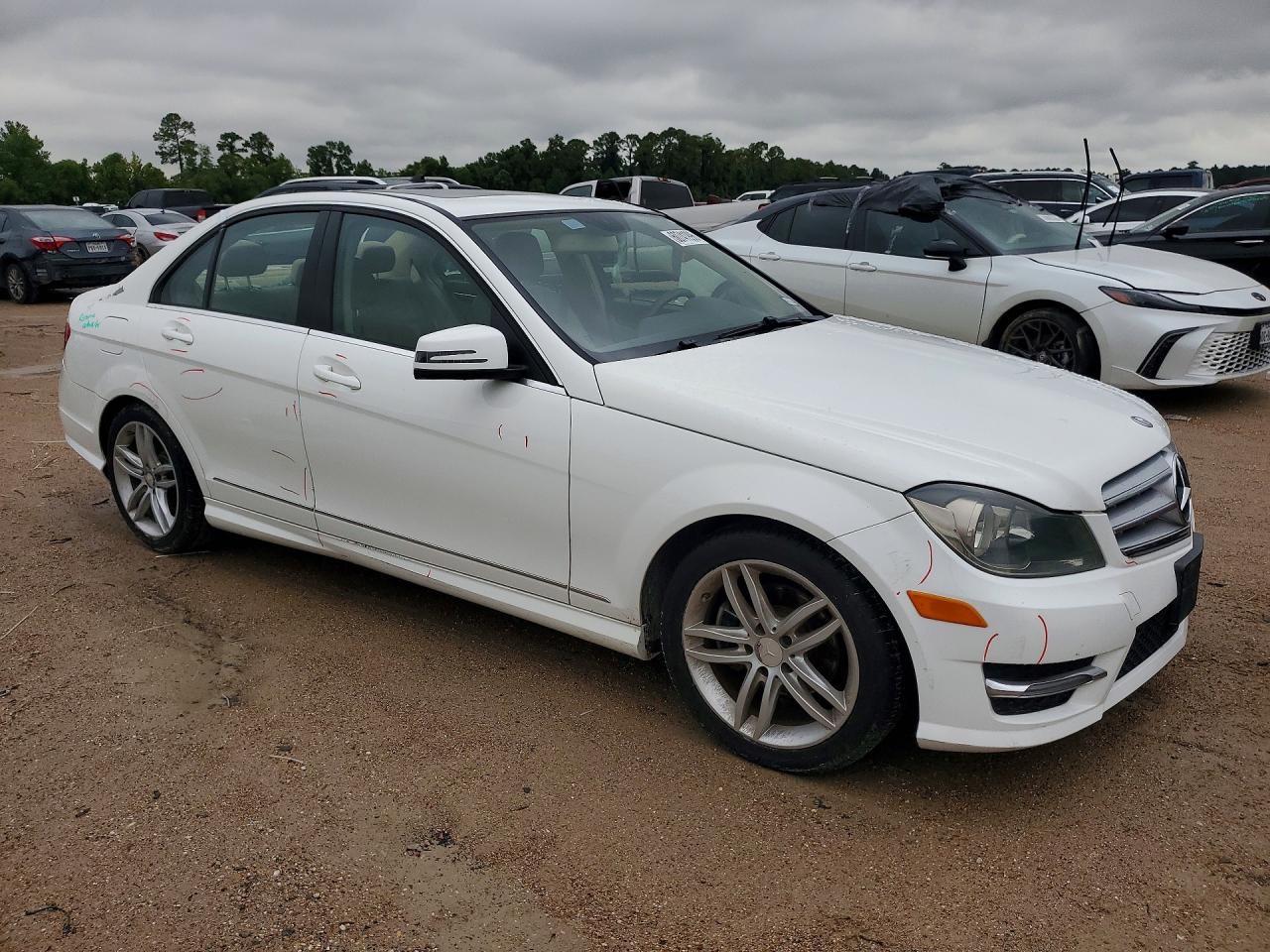 2013 Mercedes-benz C 250 White vin: WDDGF4HB6DA825346