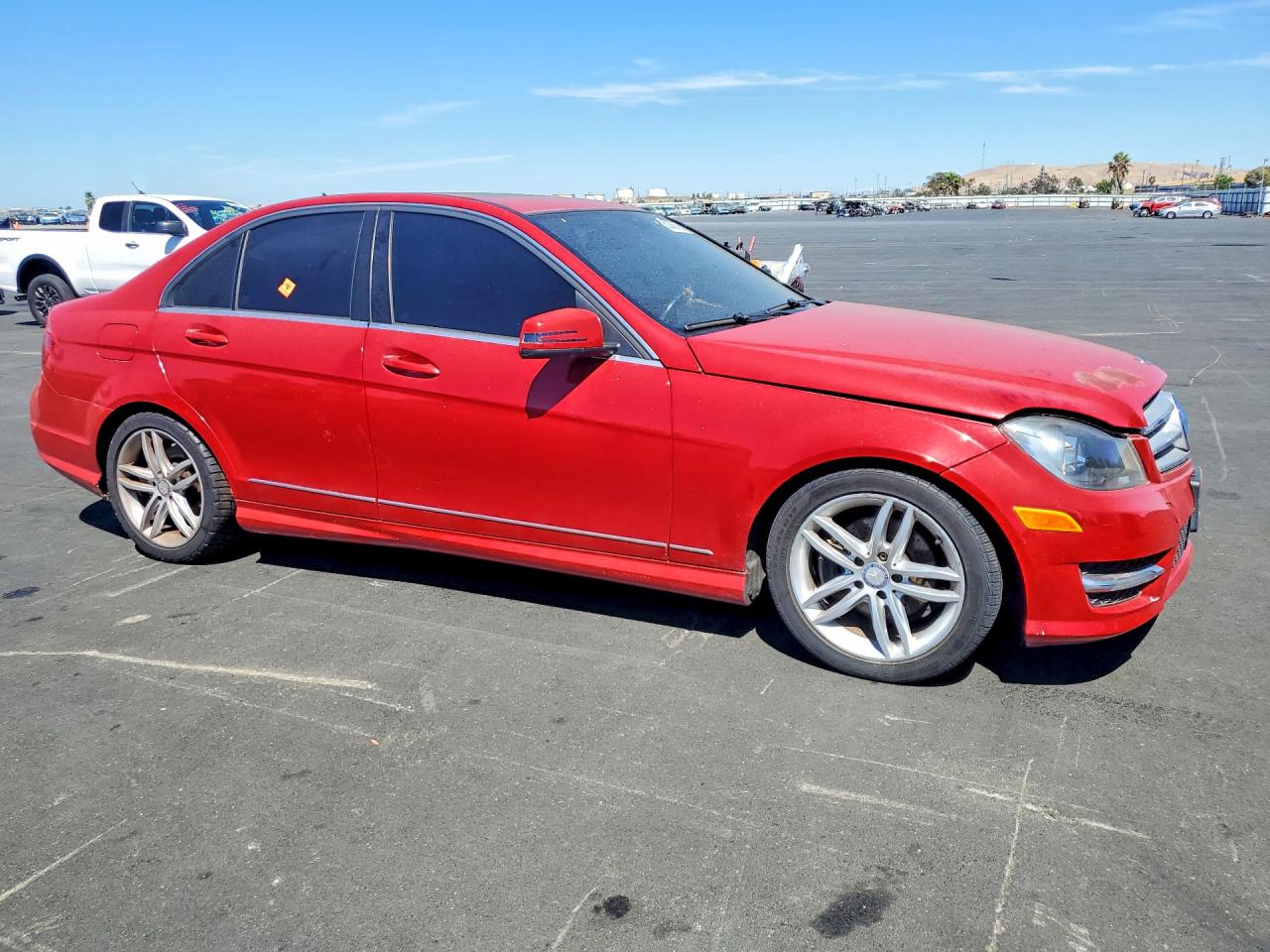 2013 Mercedes-benz C 250 Красный vin: WDDGF4HB6DR266186
