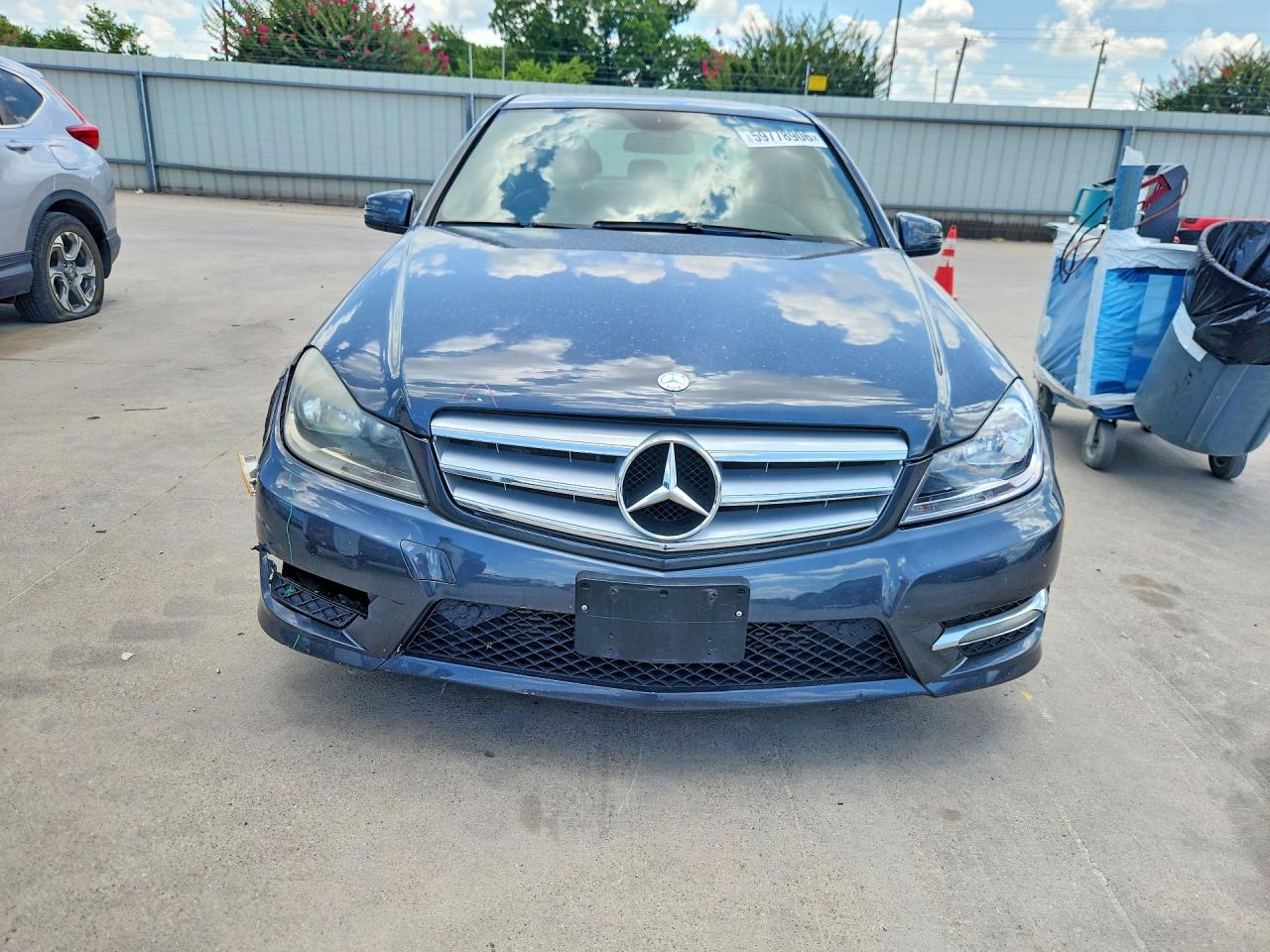 2013 Mercedes-benz C 250 Серый vin: WDDGF4HB6DR266348