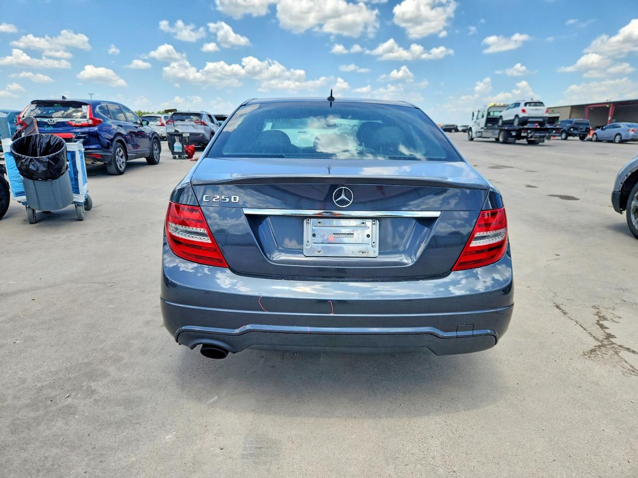 2013 Mercedes-benz C 250 Серый vin: WDDGF4HB6DR266348