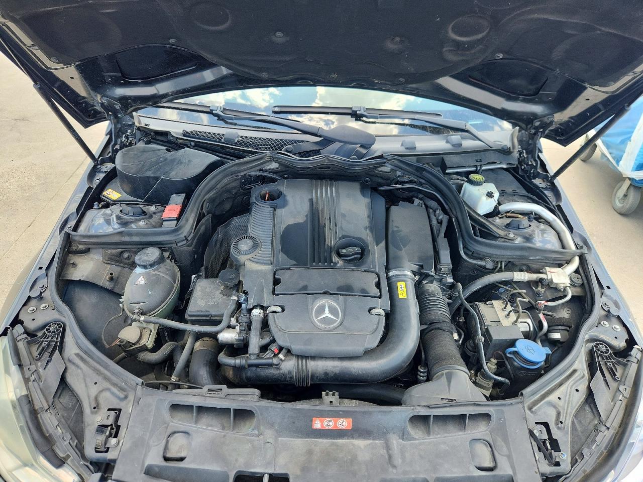 2013 Mercedes-benz C 250 Серый vin: WDDGF4HB6DR266348