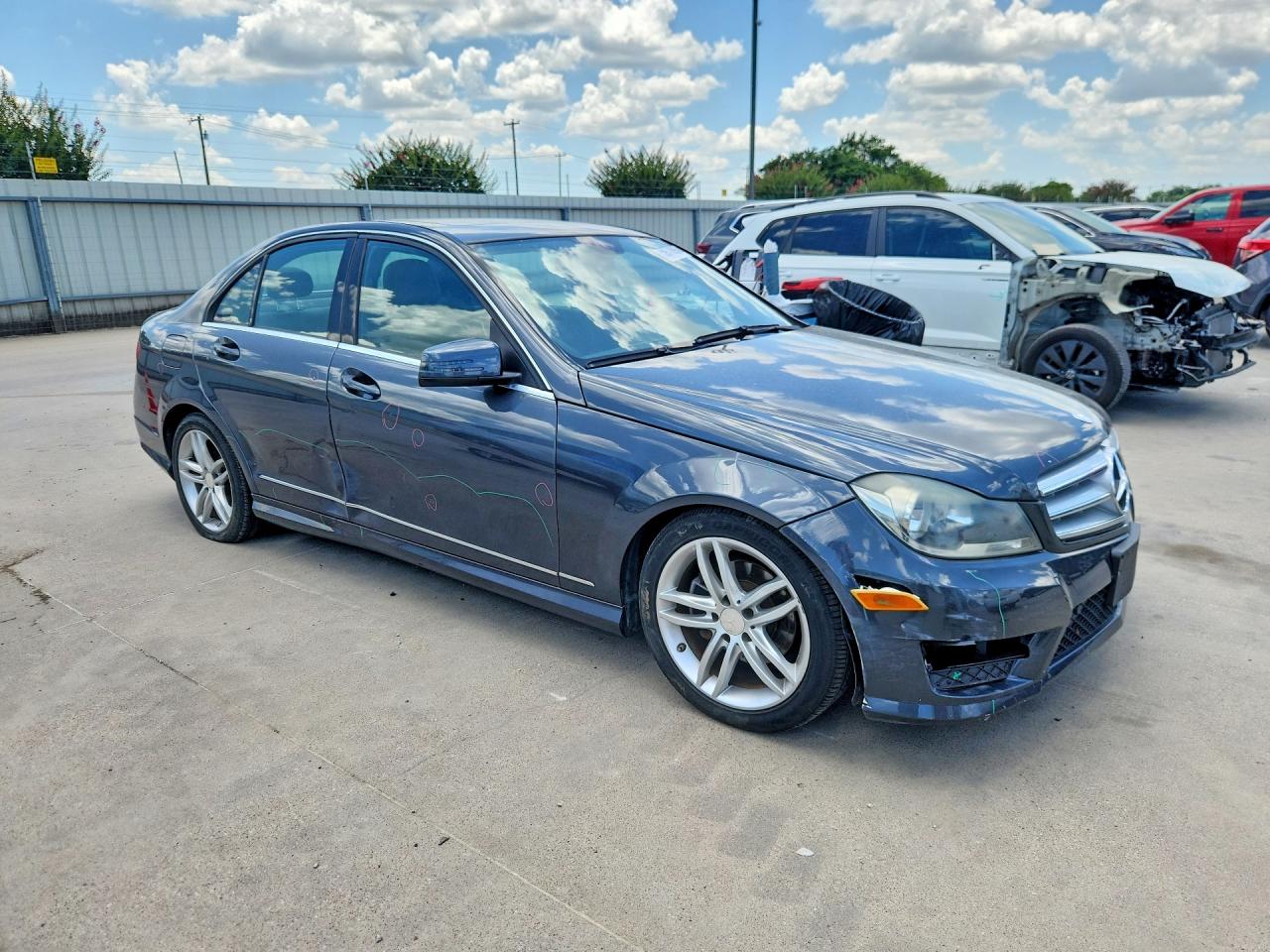 2013 Mercedes-benz C 250 Серый vin: WDDGF4HB6DR266348