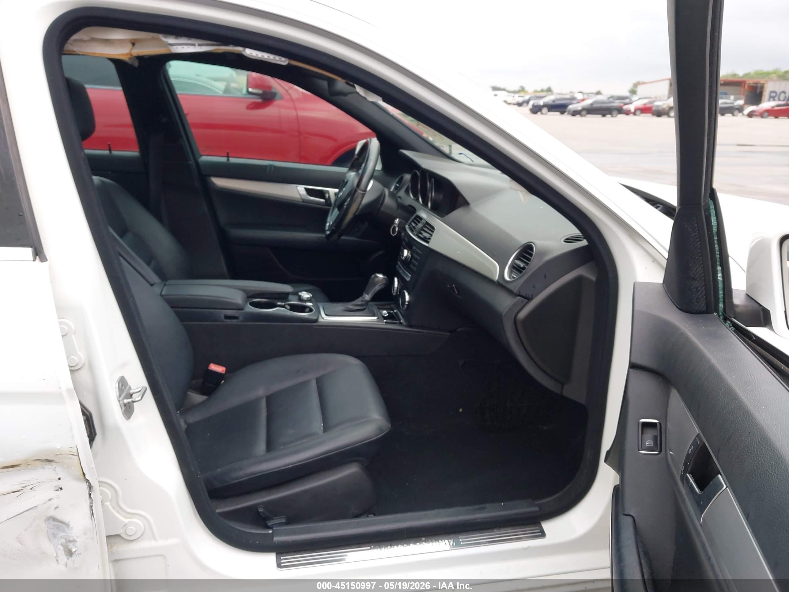 2013 Mercedes-benz C 250 Sport White vin: WDDGF4HB6DR266656