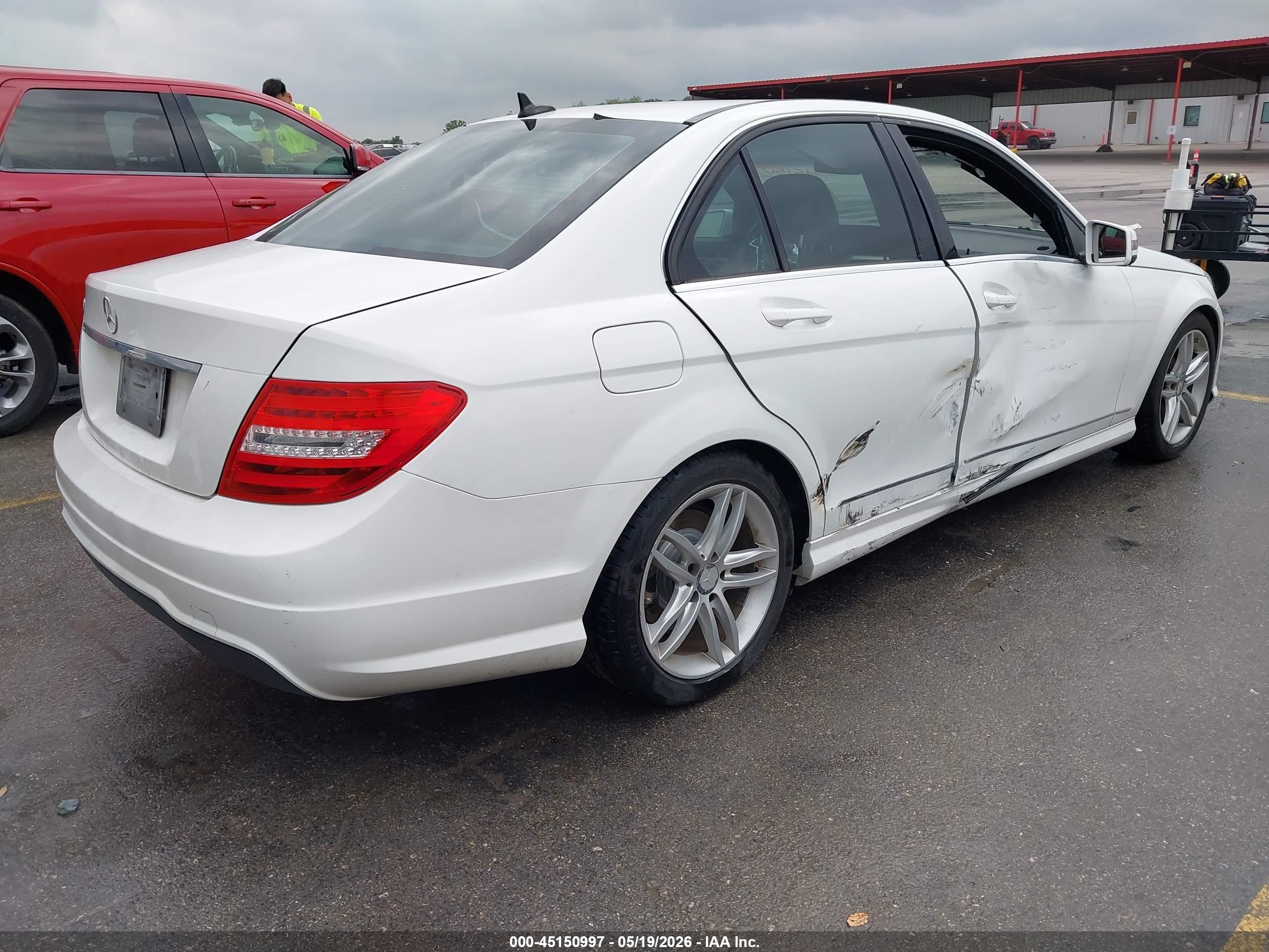 2013 Mercedes-benz C 250 Sport White vin: WDDGF4HB6DR266656