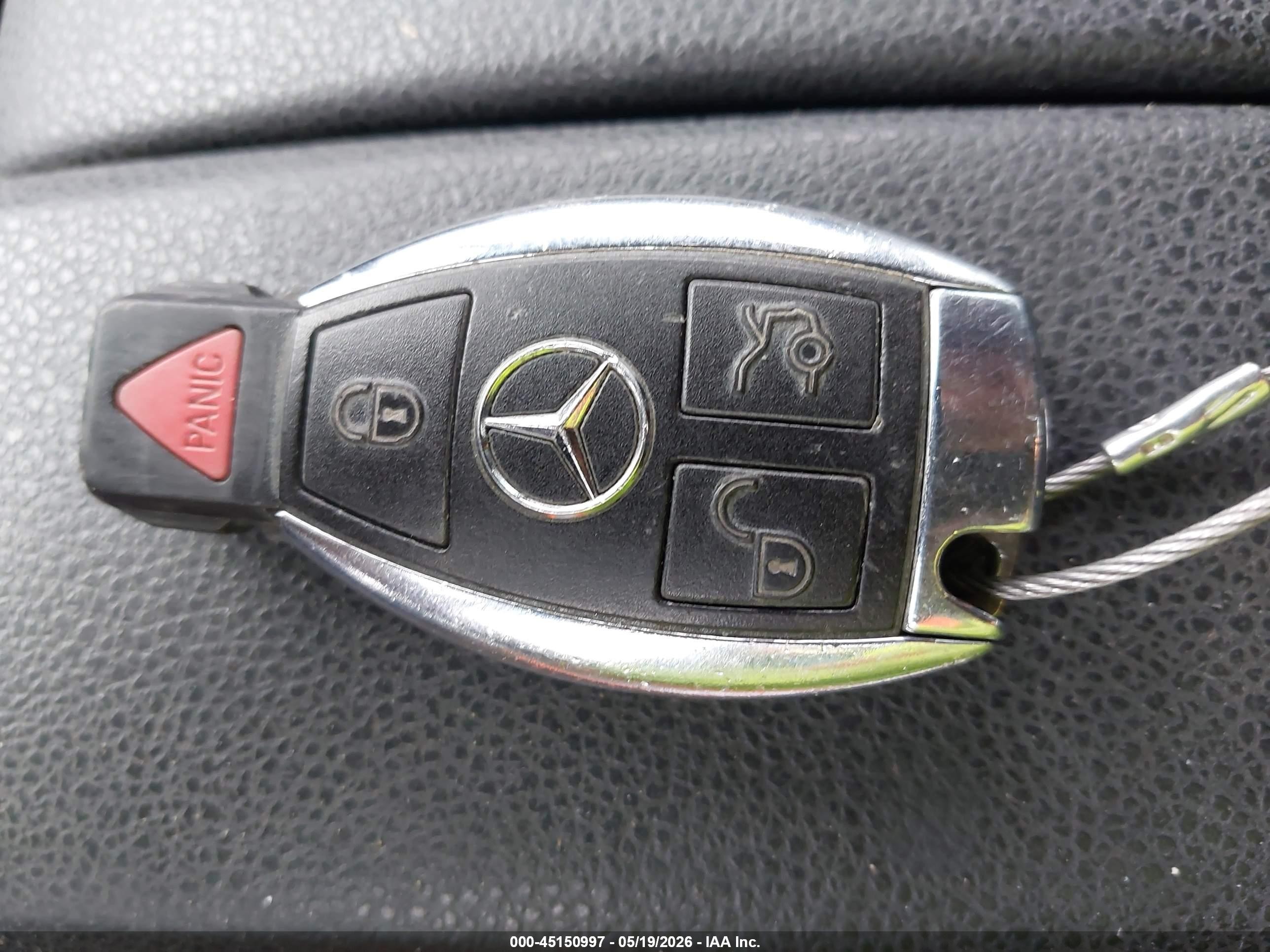 2013 Mercedes-benz C 250 Sport White vin: WDDGF4HB6DR266656