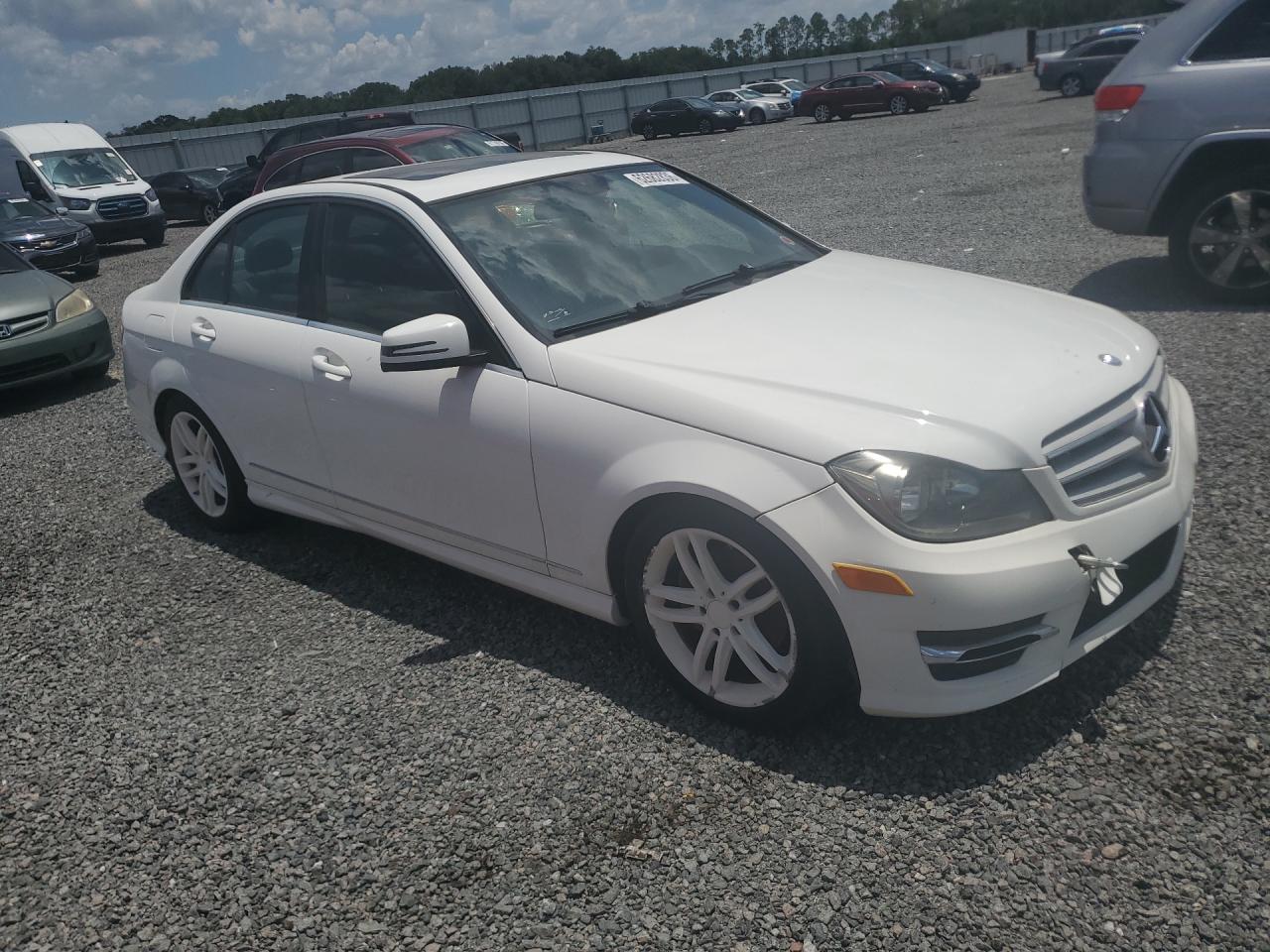 2013 Mercedes-benz C 250 White vin: WDDGF4HB6DR266978