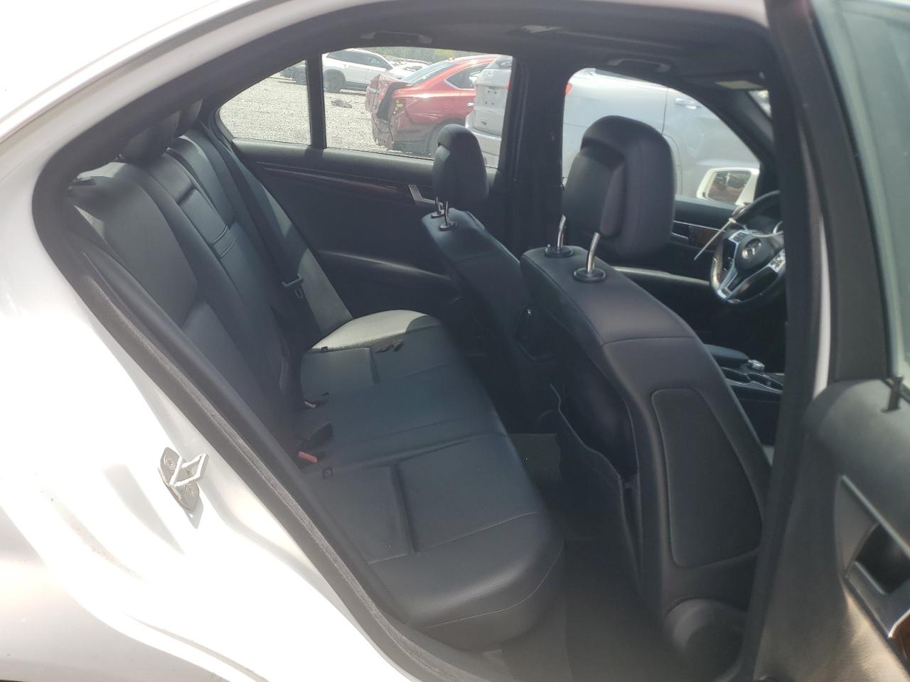 2013 Mercedes-benz C 250 White vin: WDDGF4HB6DR266978