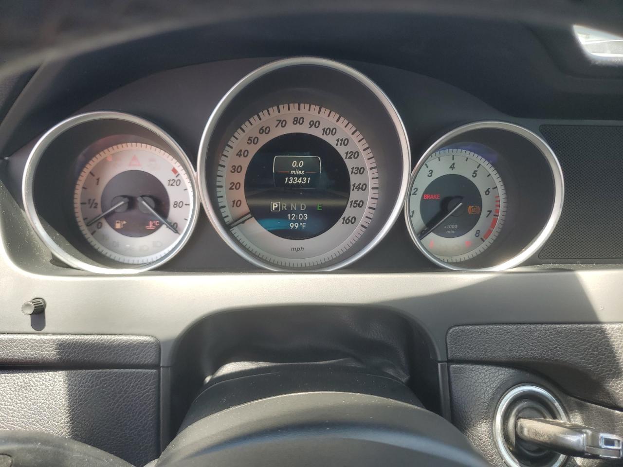 2013 Mercedes-benz C 250 White vin: WDDGF4HB6DR266978